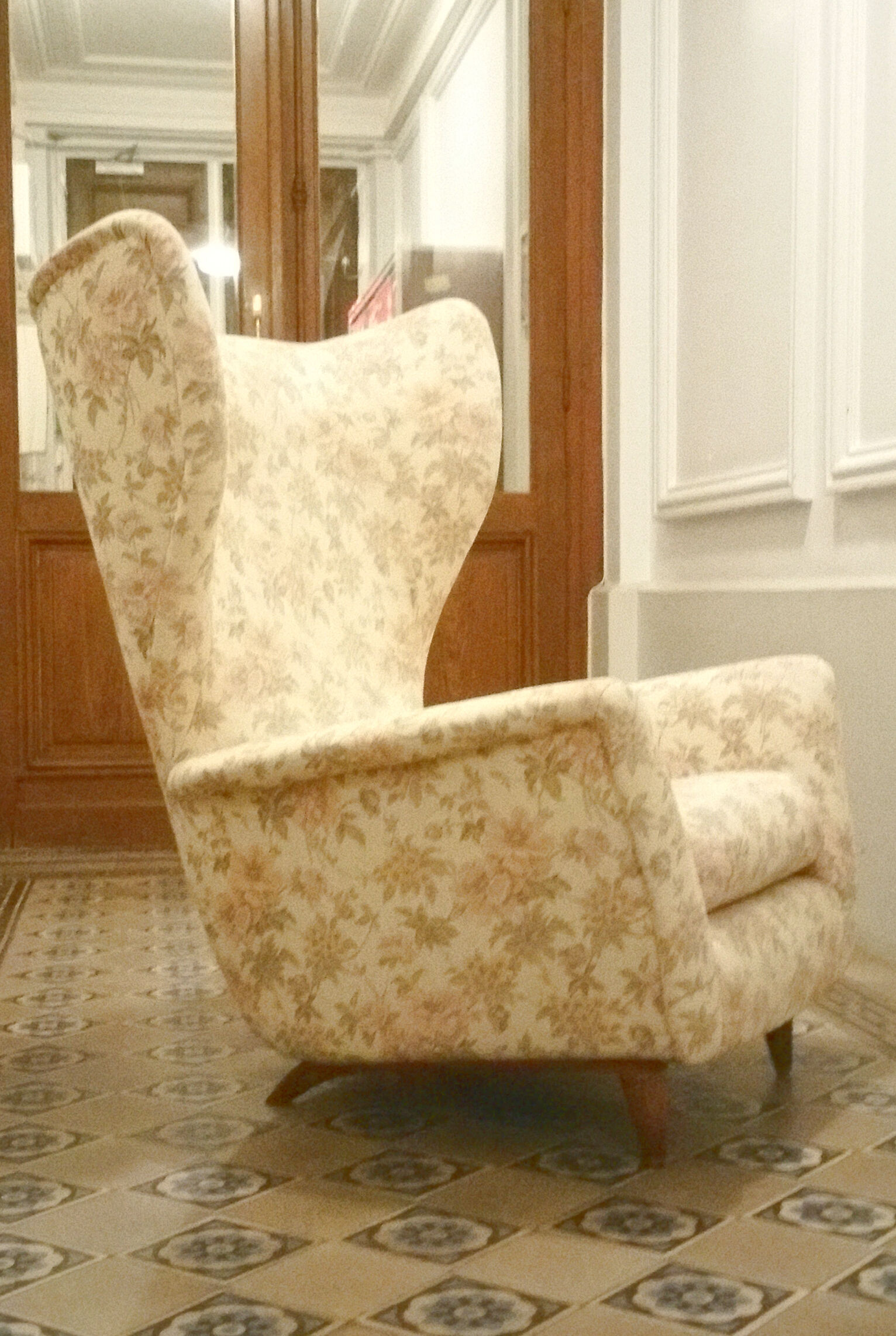 Chair has ears Shepherdess 50 60 years flesh Wing