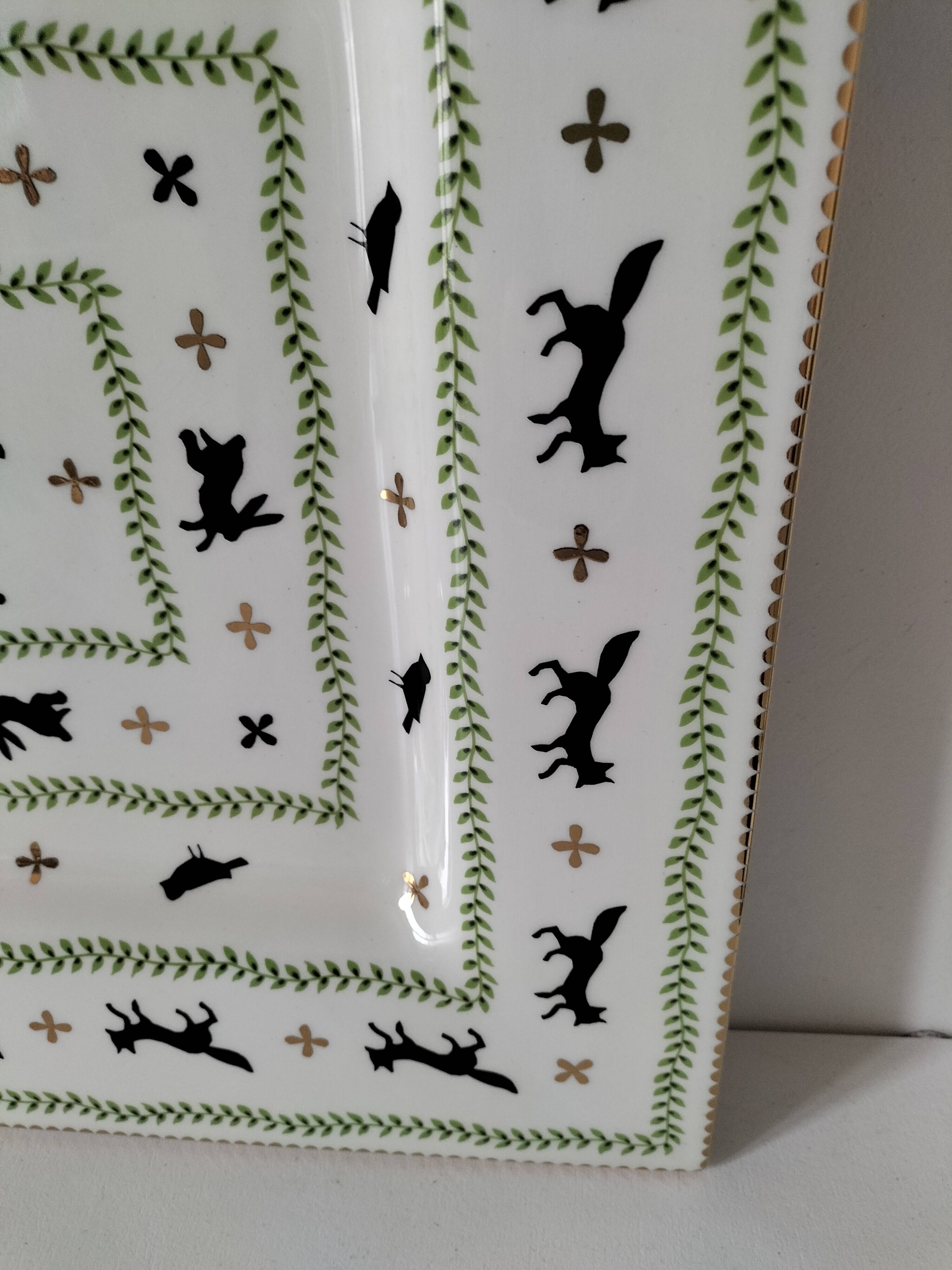 Large square dish RB Bernarda with animal decoration.