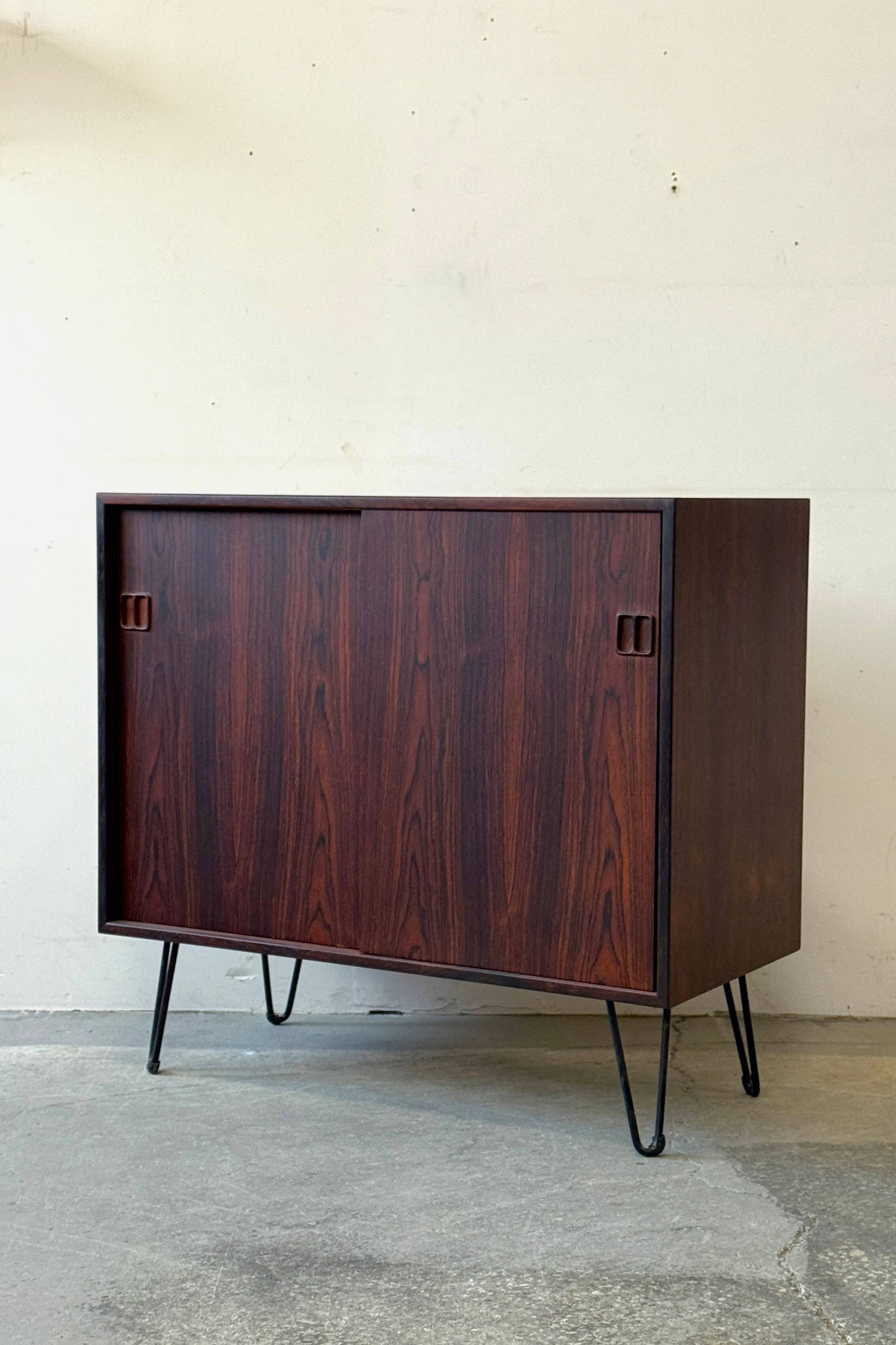 Rosewood Cabinet, Denmark 1960s/1970s, VNTG, Mid-C Modern