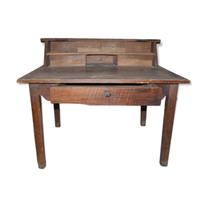 Bureau d'employé aux