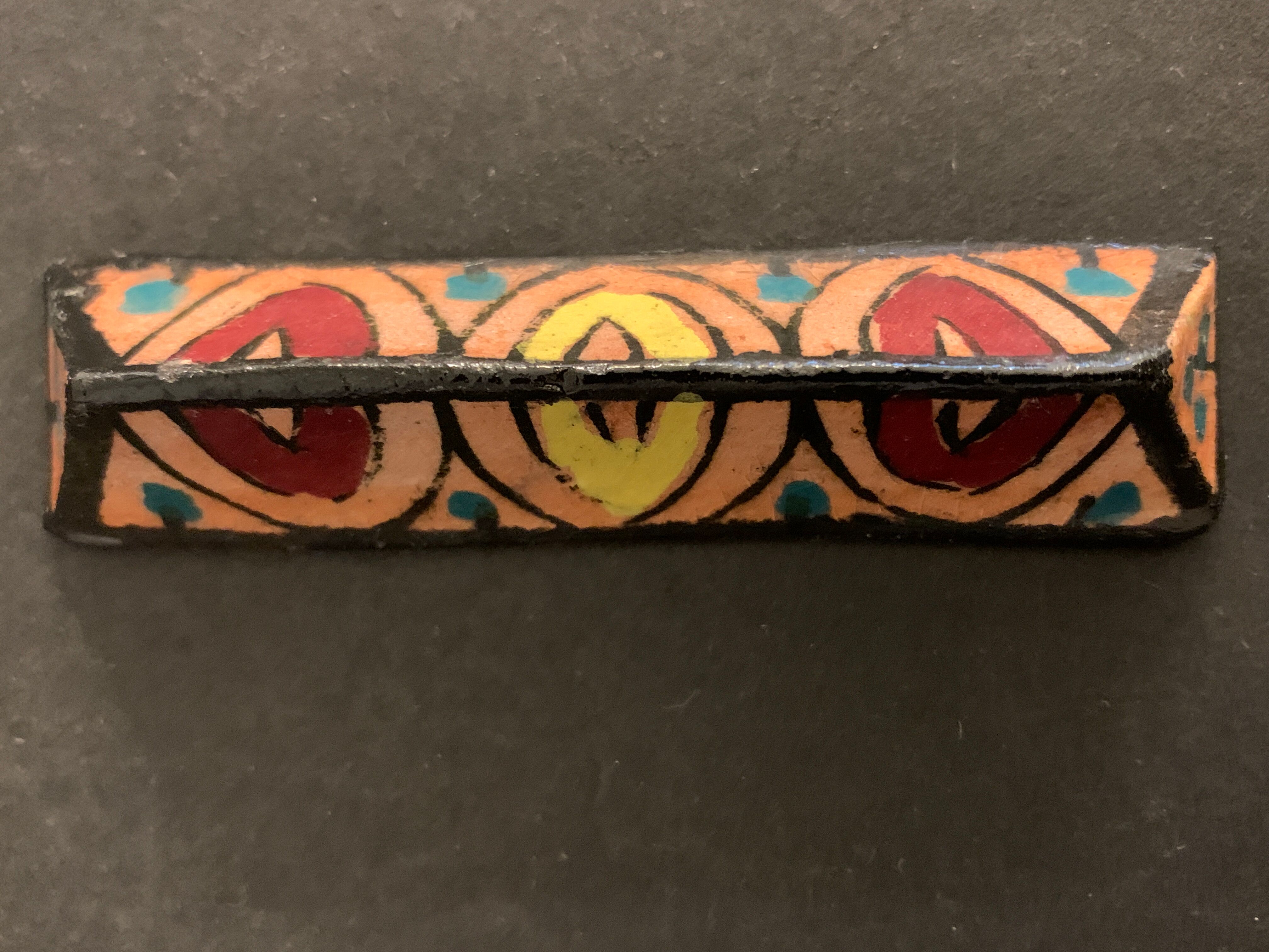 12 carries polychrome ceramic knives