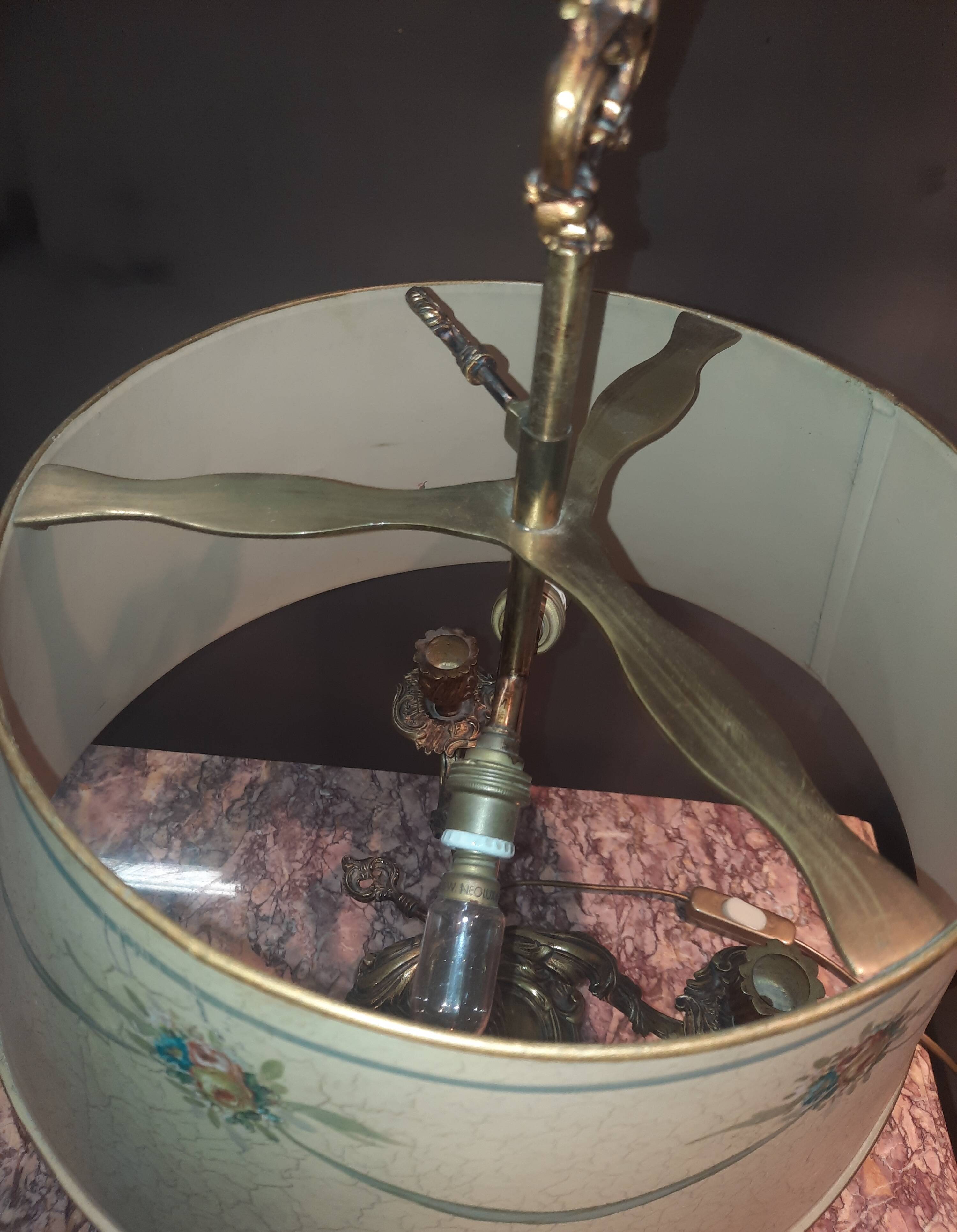 Lampe en bronze à  3 bras de style Louis XV