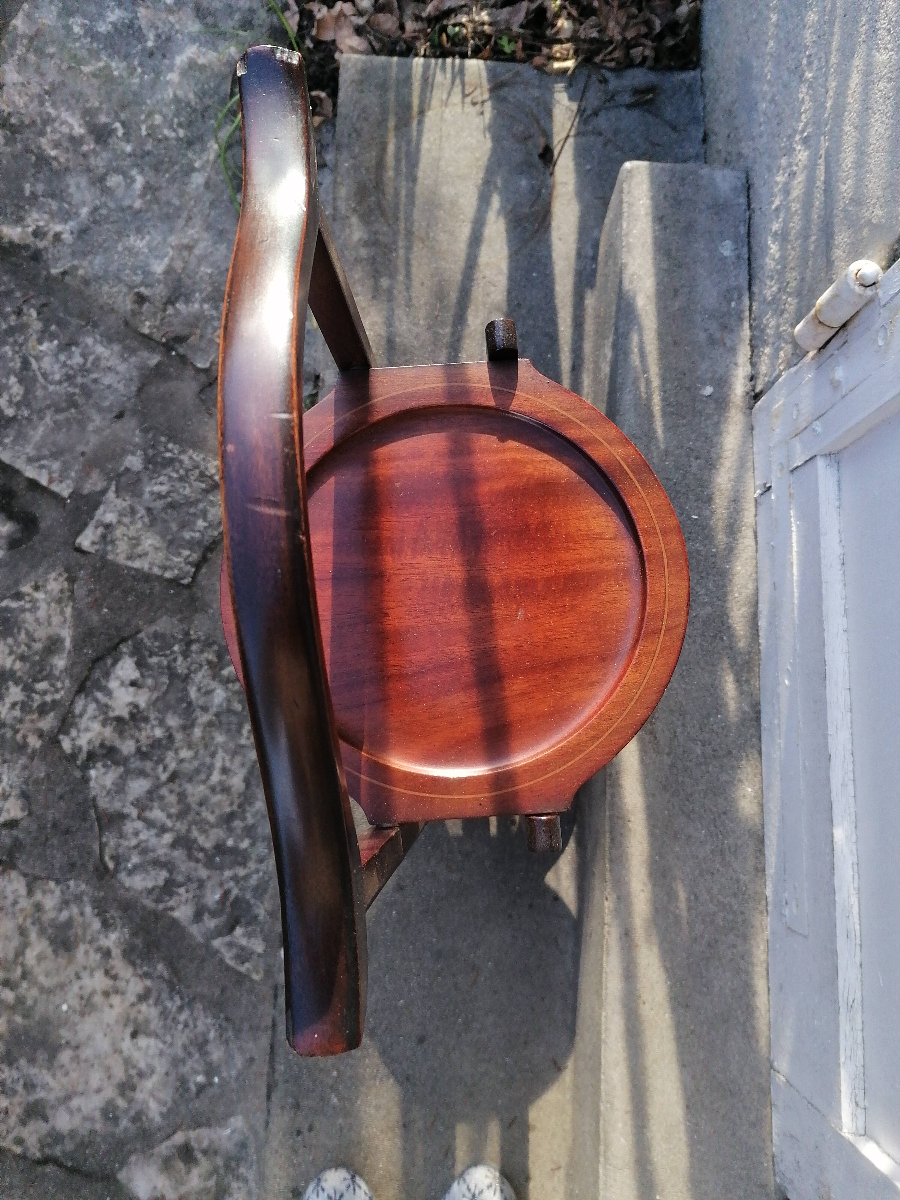 silent servant in mahogany