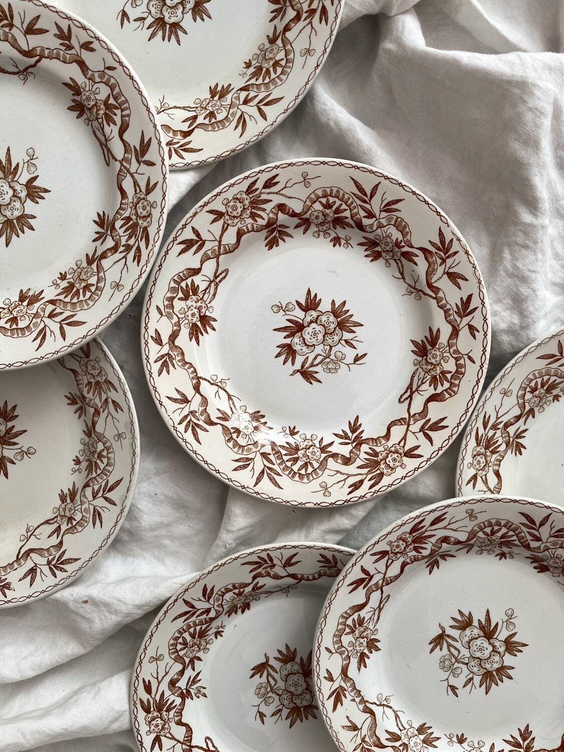 8 assiettes à dessert en terre de fer « Epine » Boch Freres Keramis (BFK)