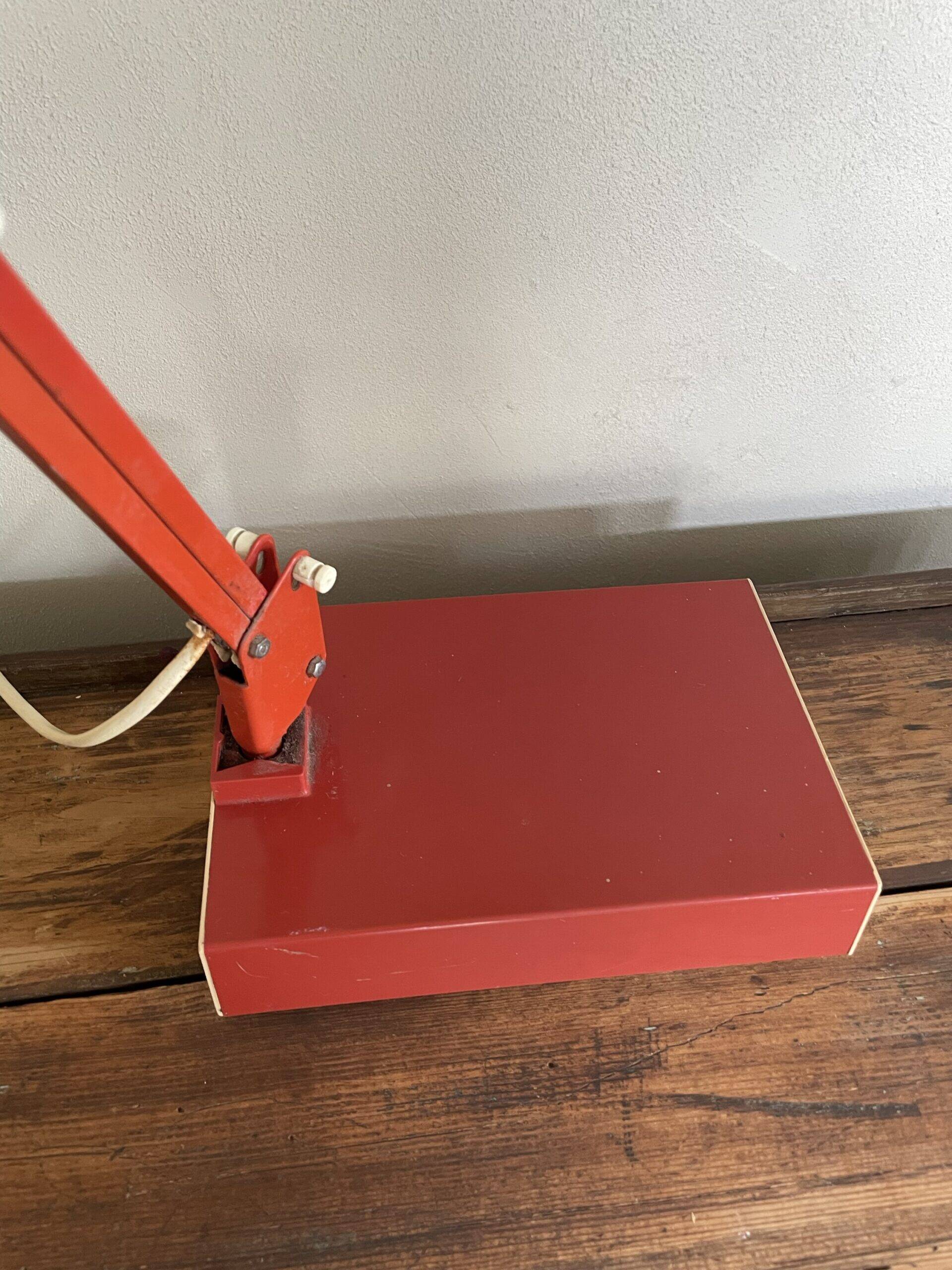 Articulated architect's lamp