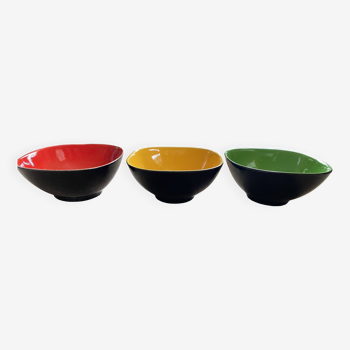 Black ceramic bowls and 50s colors