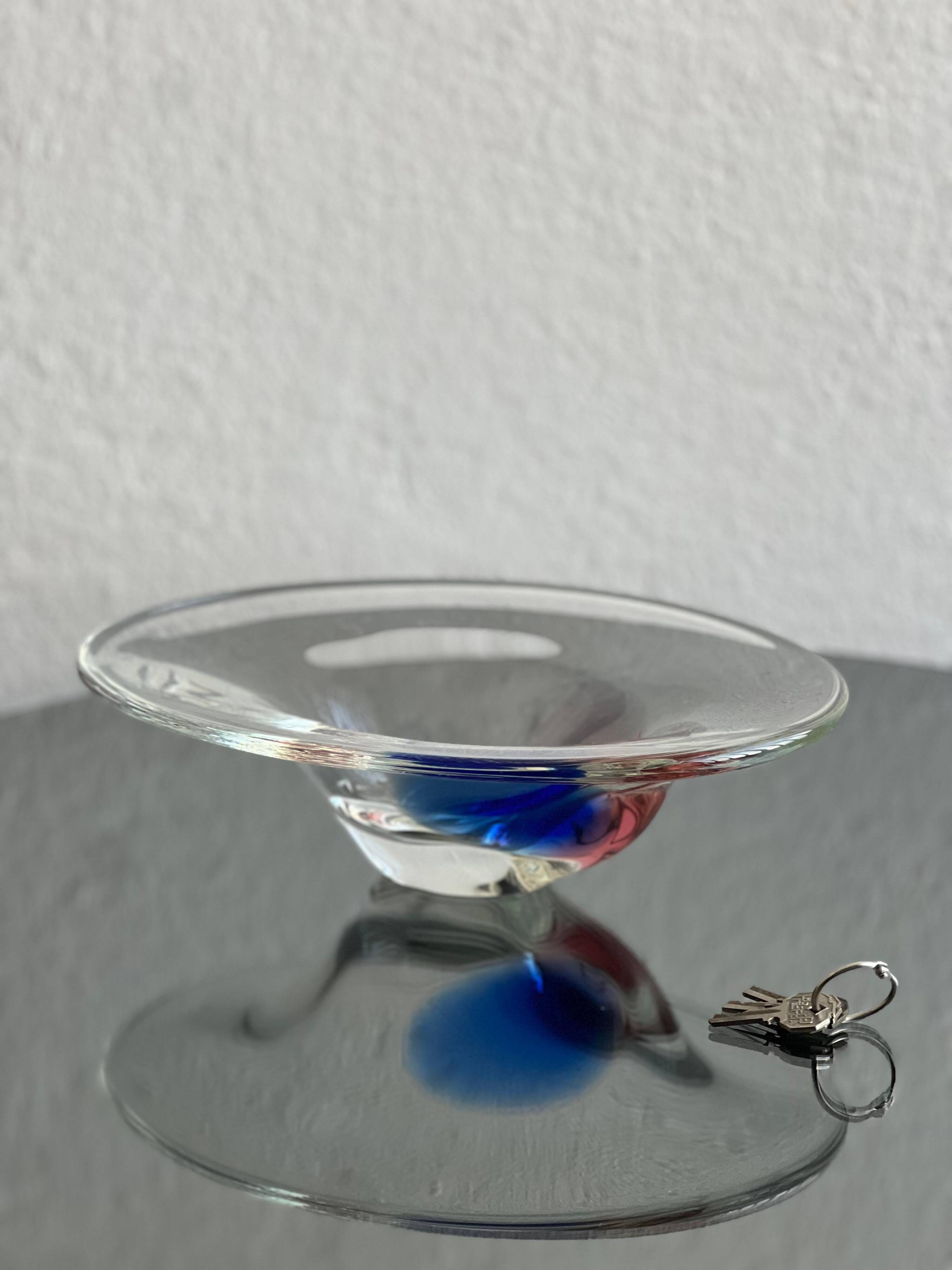 Bol décoratif en verre vintage, accents bleus, fabriqué en Italie.