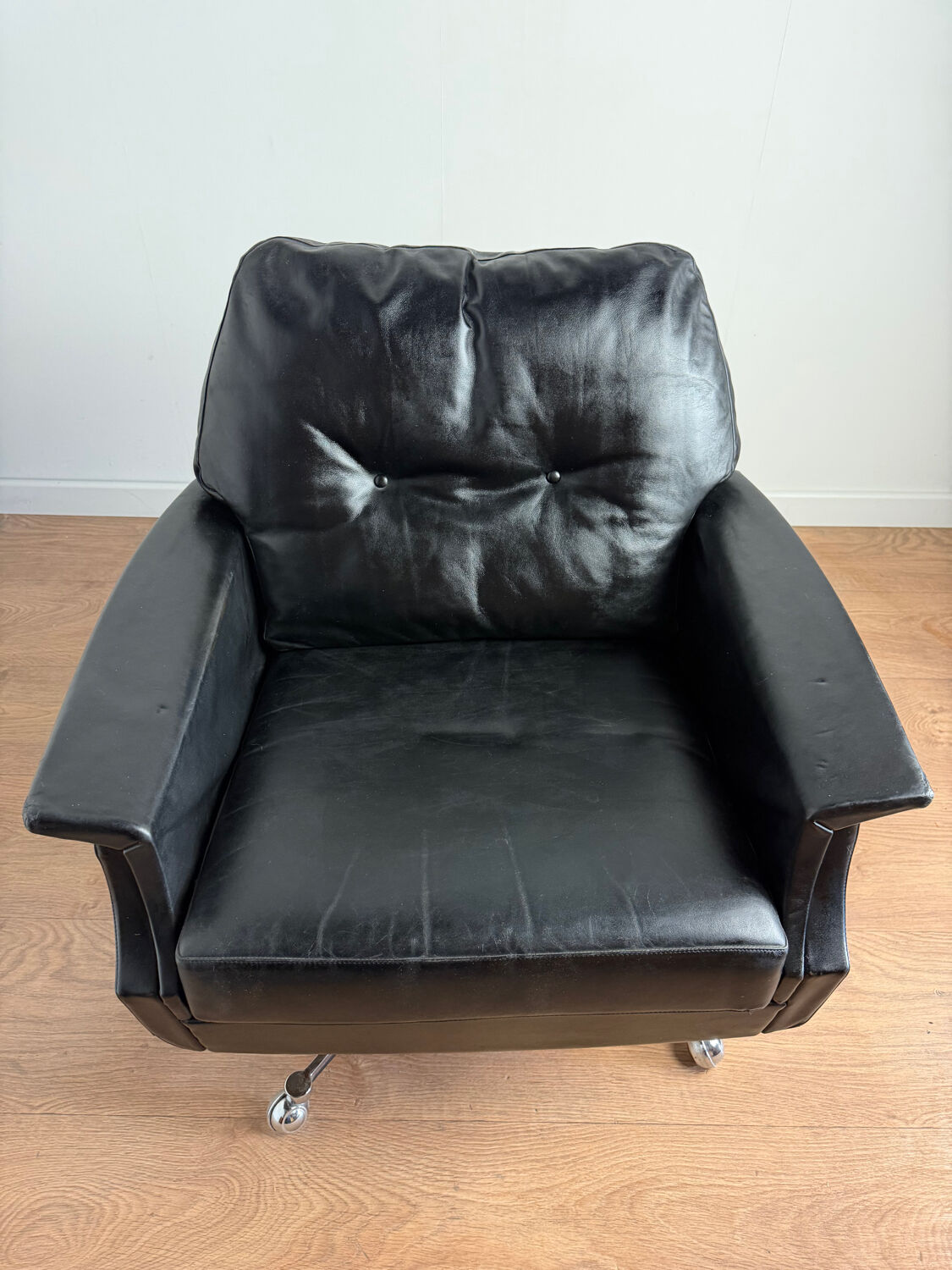 Vintage armchair published by Möbel Mann – elegant black