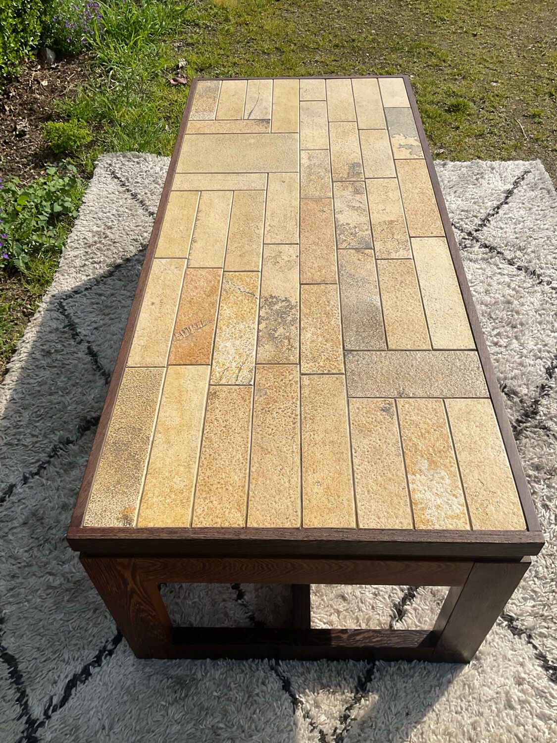 Vintage coffee table in rosewood and ceramic.