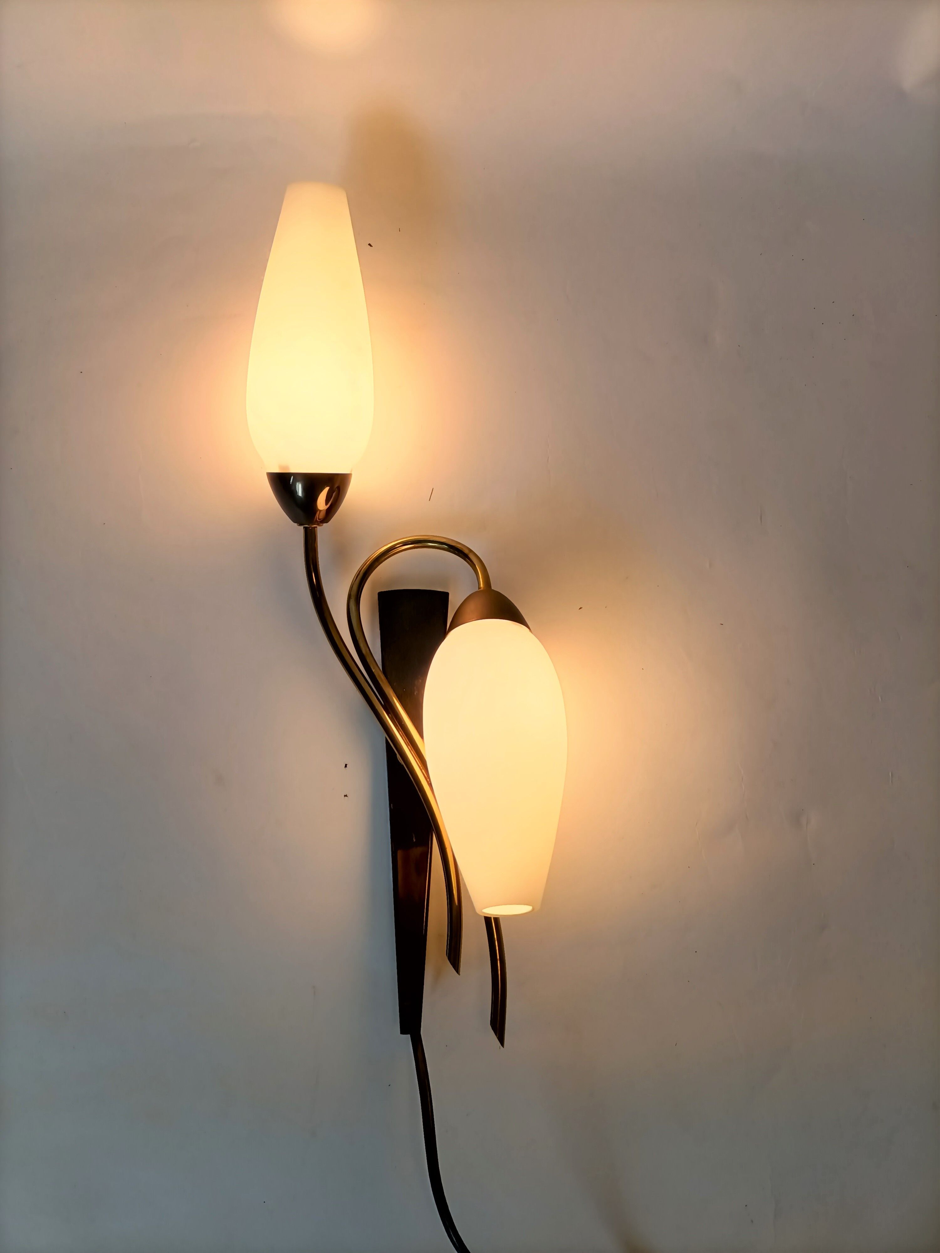Lunel 1960 wall lamp, opaline, metal and golden brass