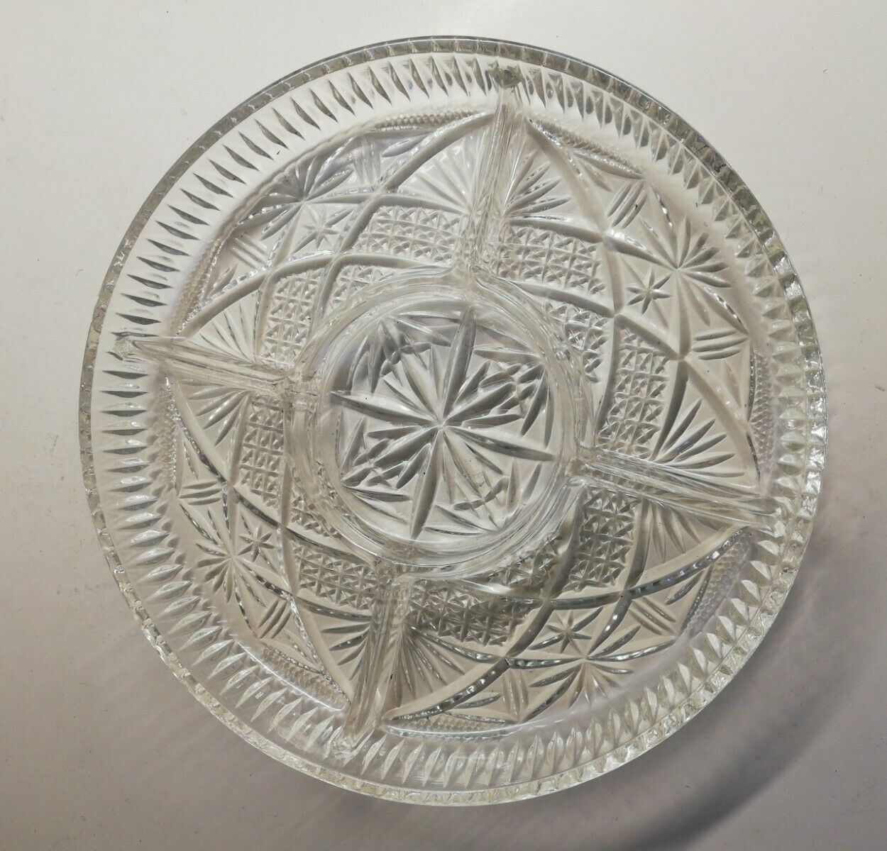 Pan-fried aperitif dish in chiseled glass