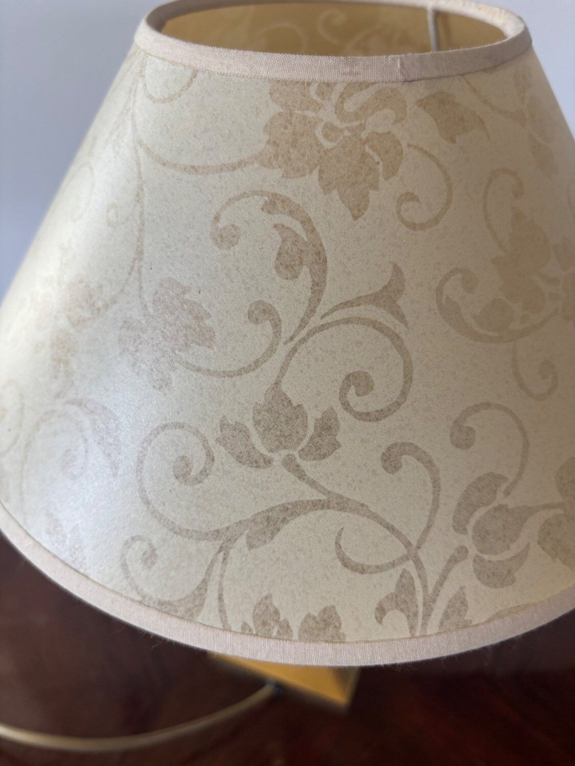 Empire bedside lamp in gilded fluted brass – Neoclassical style 1970