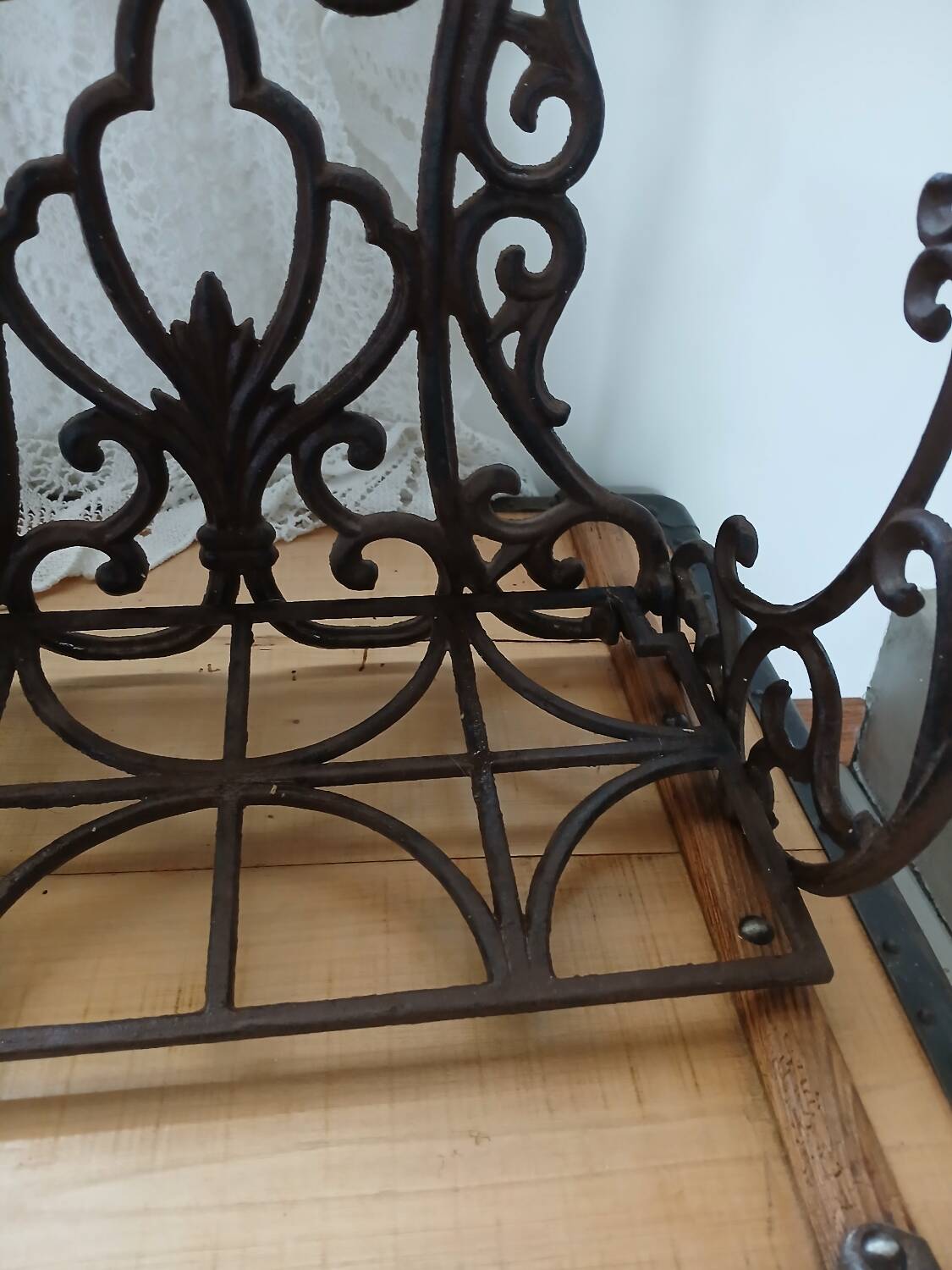 Étagère murale en fonte