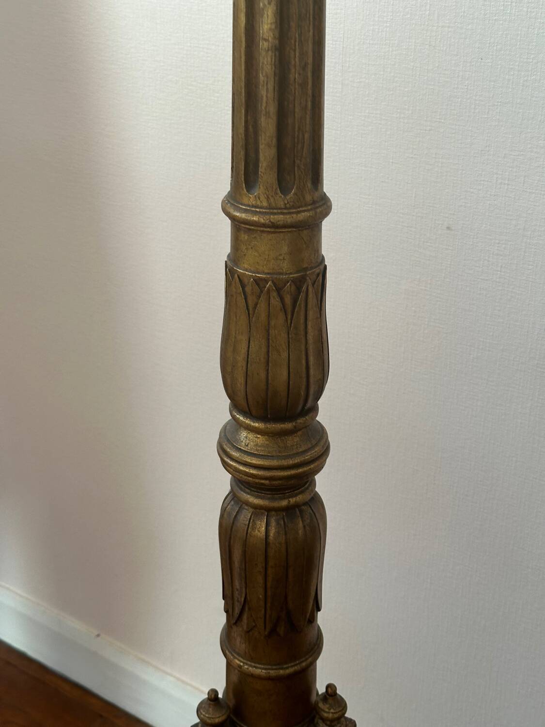 Lampadaire en bois doré Style Louis XVI