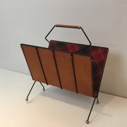 Magazine rack in black lacquered metal, leather and checkered fabric