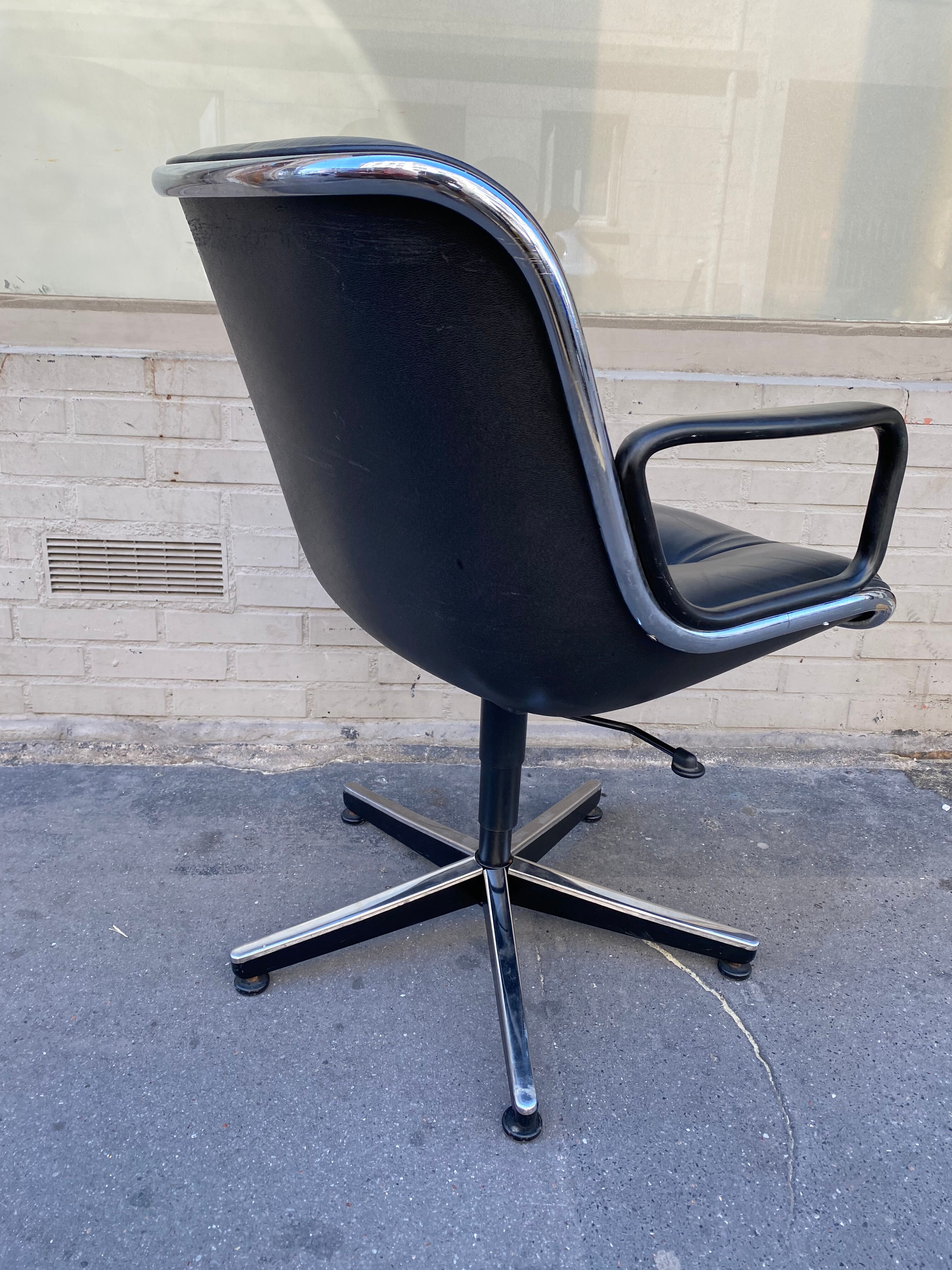 Pollock Knoll chair adjustable in height and swivel