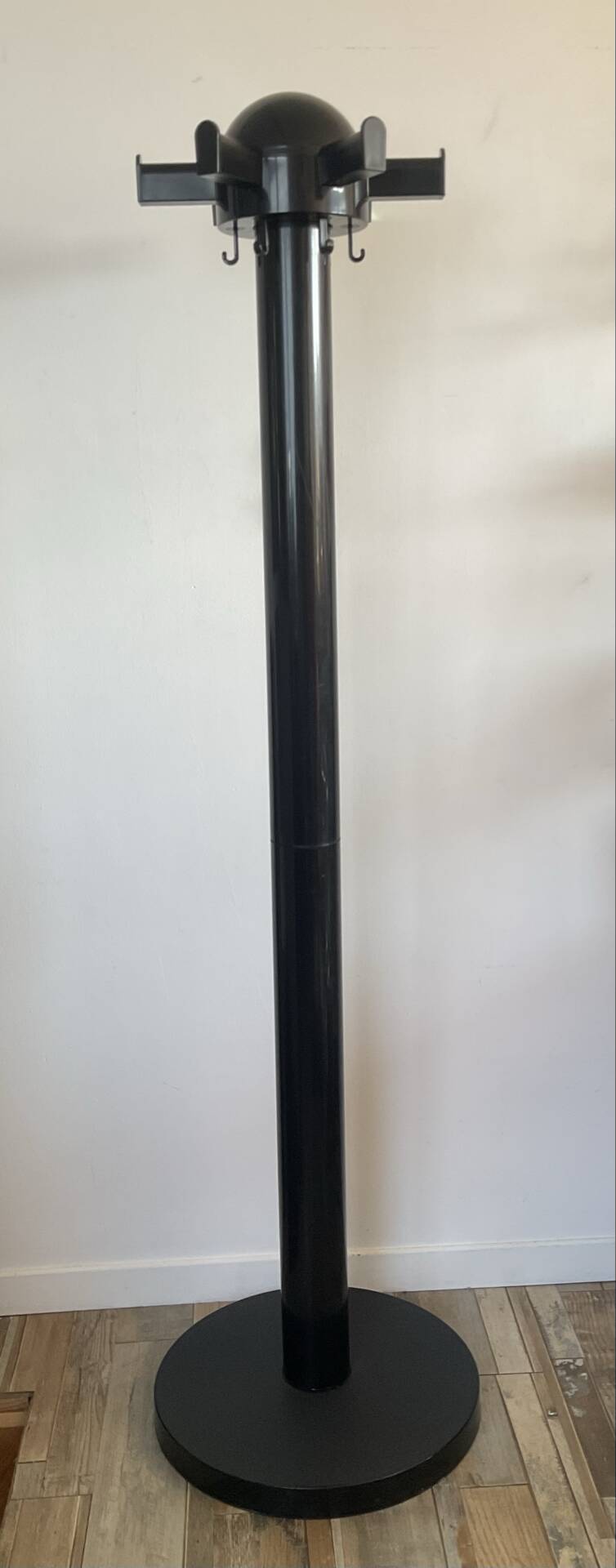Kartell coat rack "Centrokappa" from the 1970s.