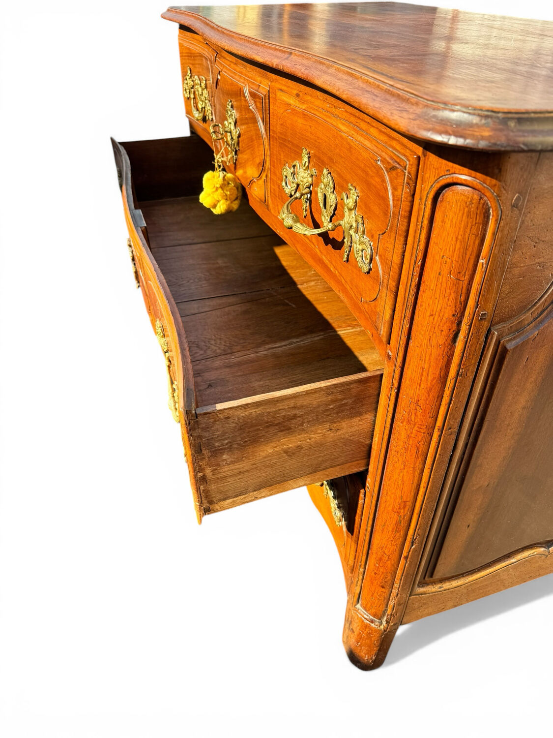 Parisian commode from the Louis XIV – Louis XV period, 18th century.