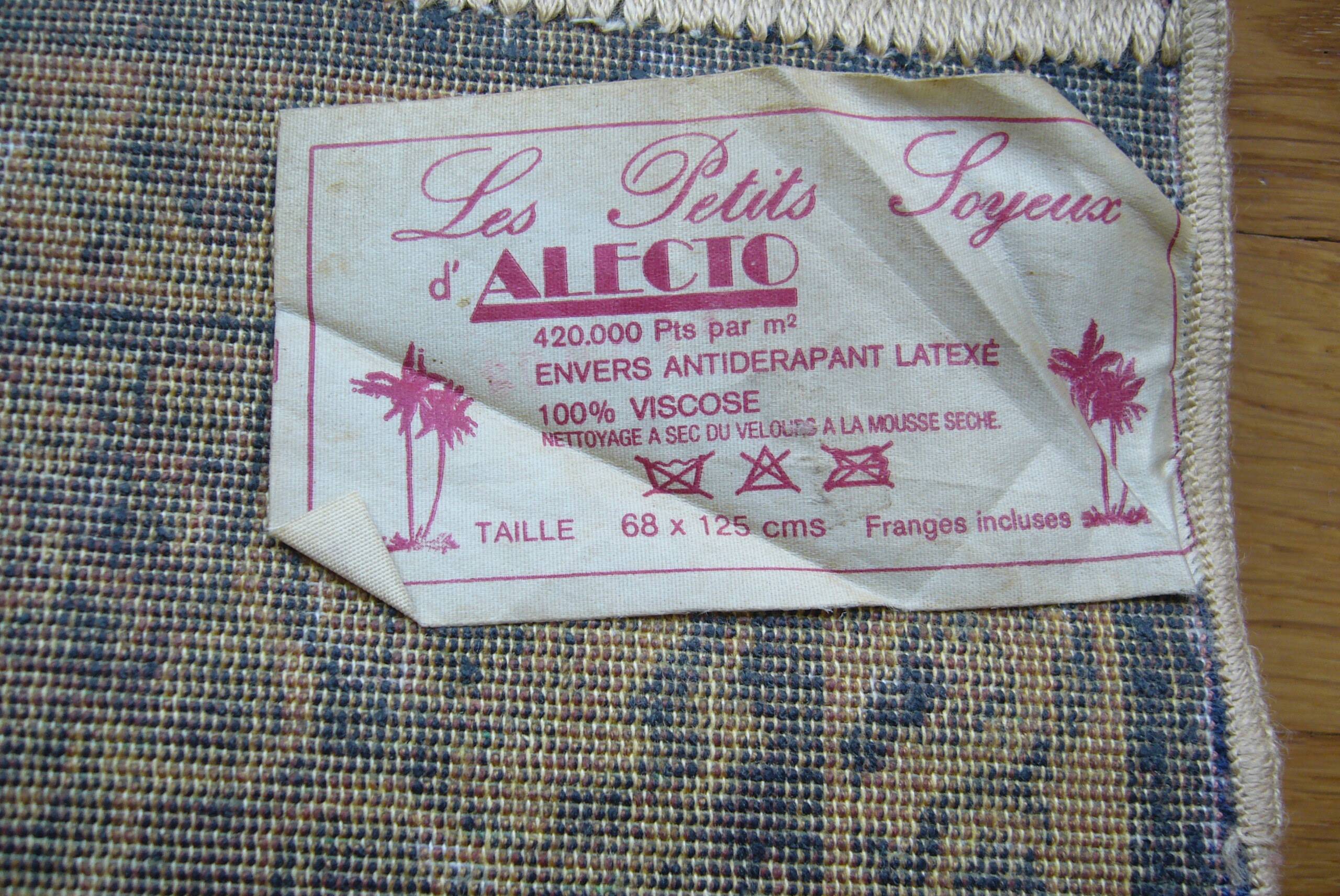 Oriental rug 68 x 125