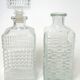 Ensemble de 2 bouteilles en verre ciselé