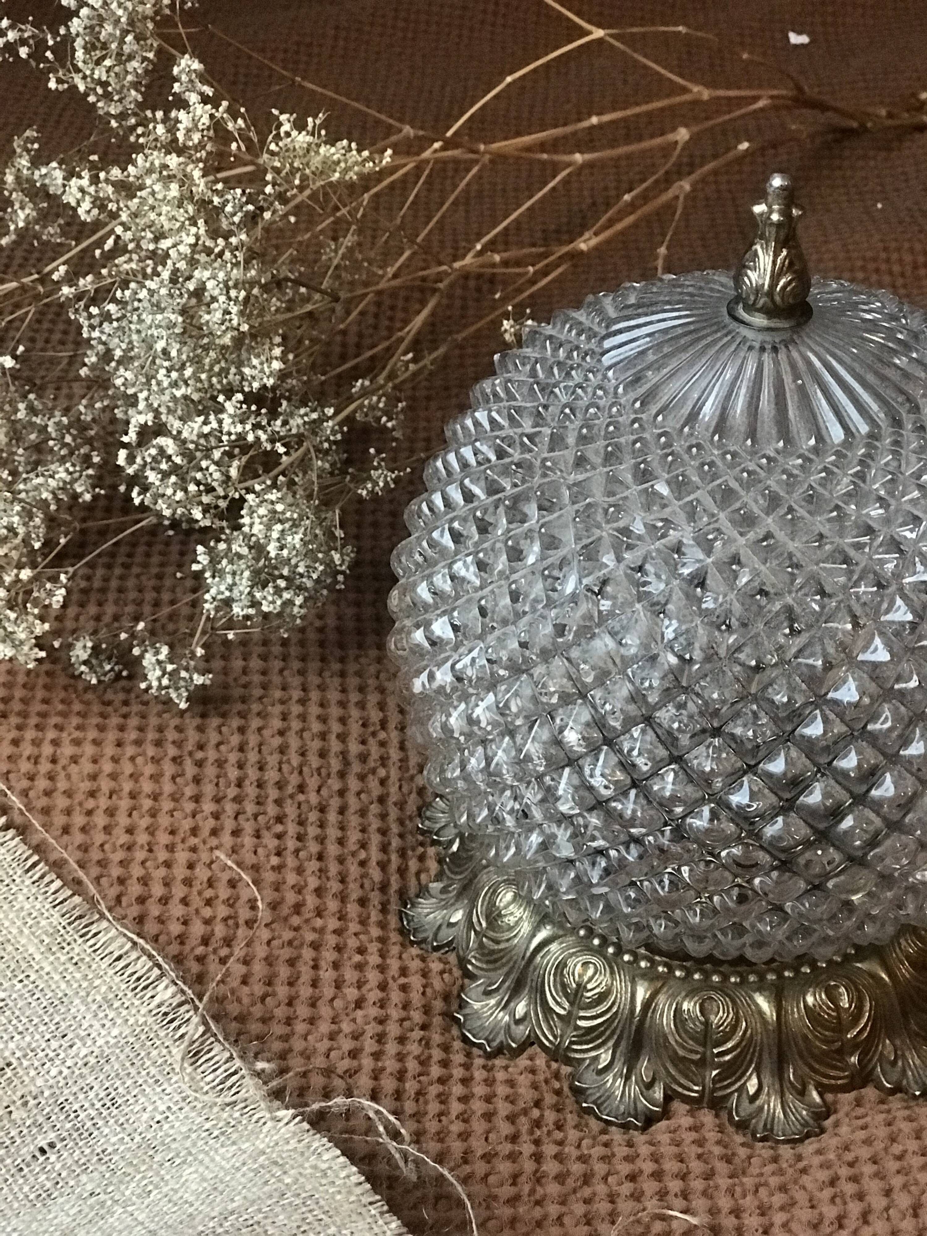 Lamp with moulded glass