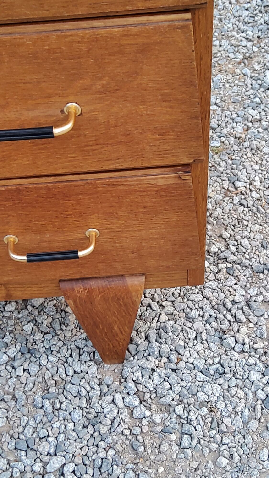 Vintage chest of drawers in golden oak from the 50s with 3 drawers and spindle-legged shelf