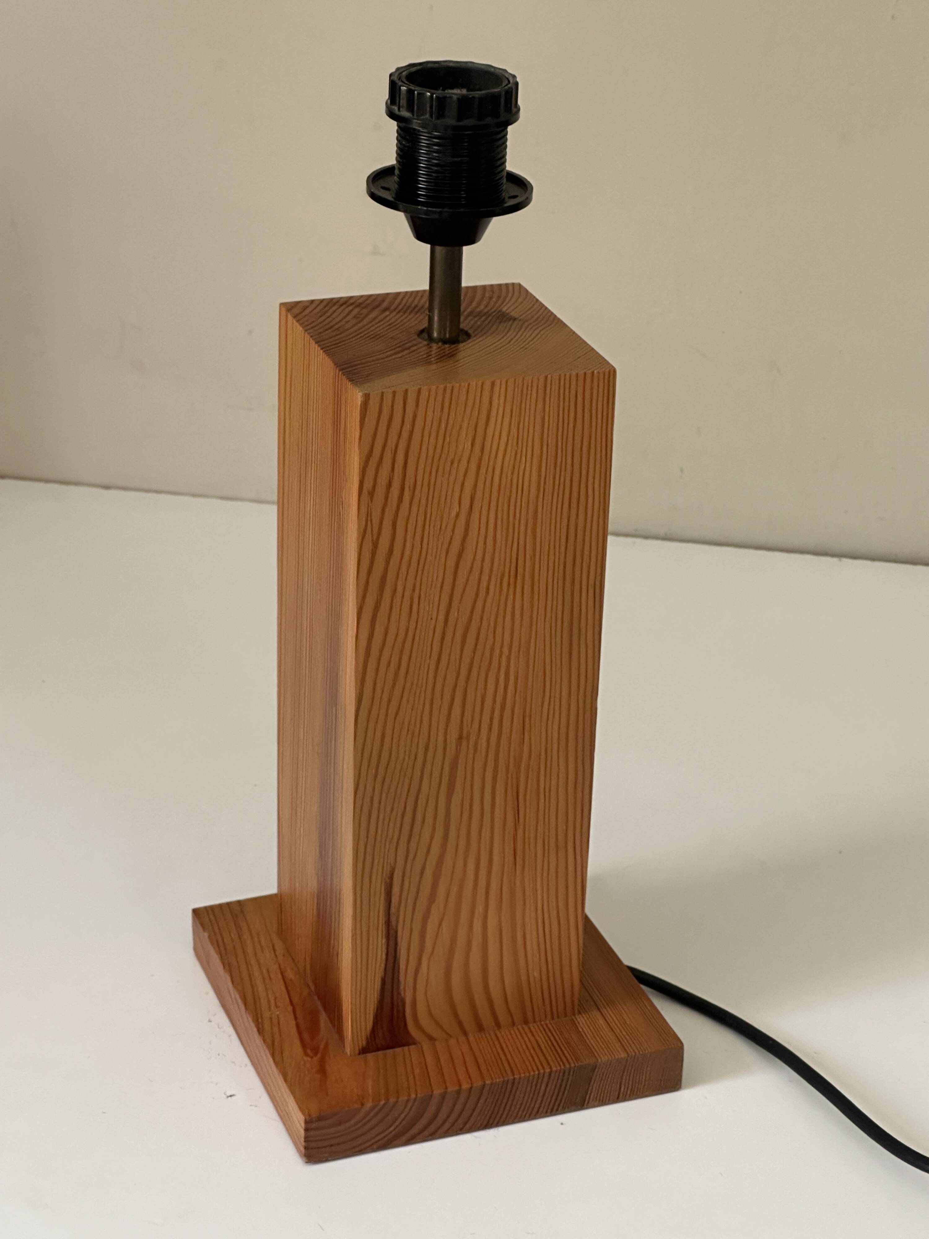 Lampe en pin vintage design années 70 80