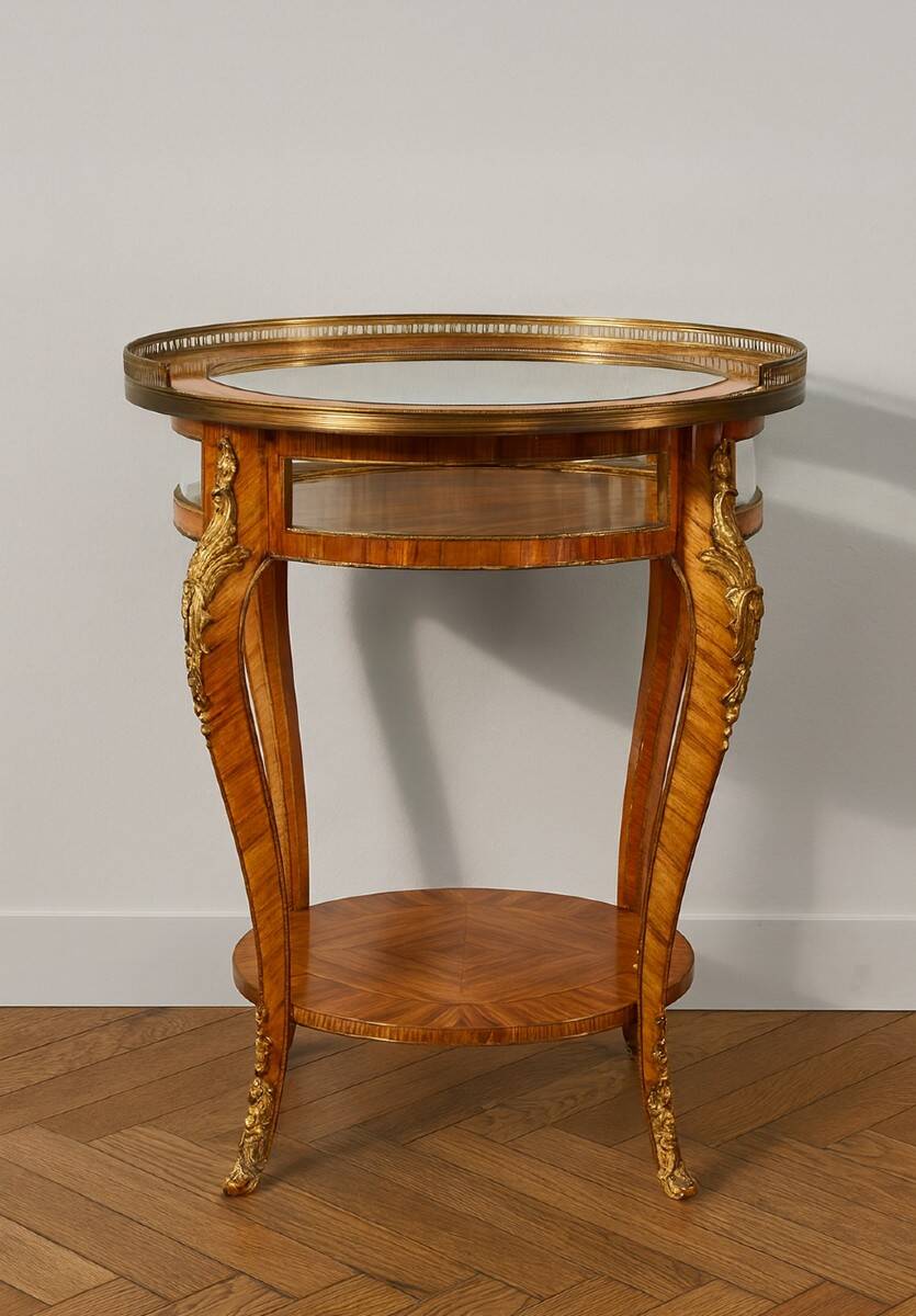 Display table in Louis XV style made of rosewood and violet wood.