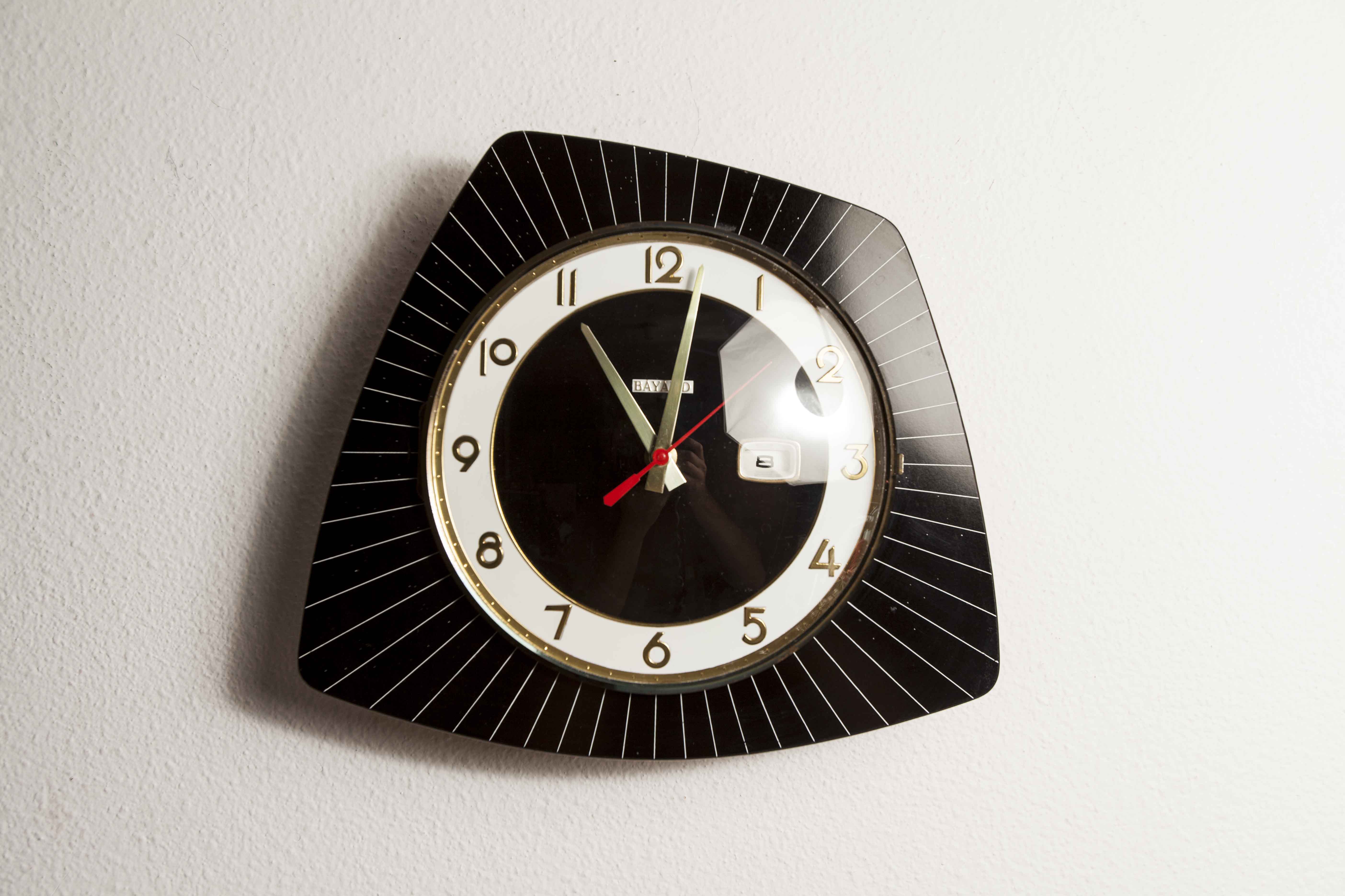 Asymmetrical wall clock 1960 Bayard formica