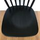 Chaise en bois noire