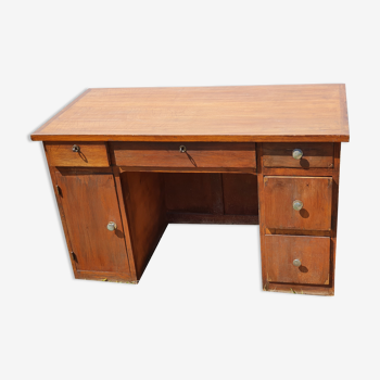 Vintage teachers' desk with 2 boxes