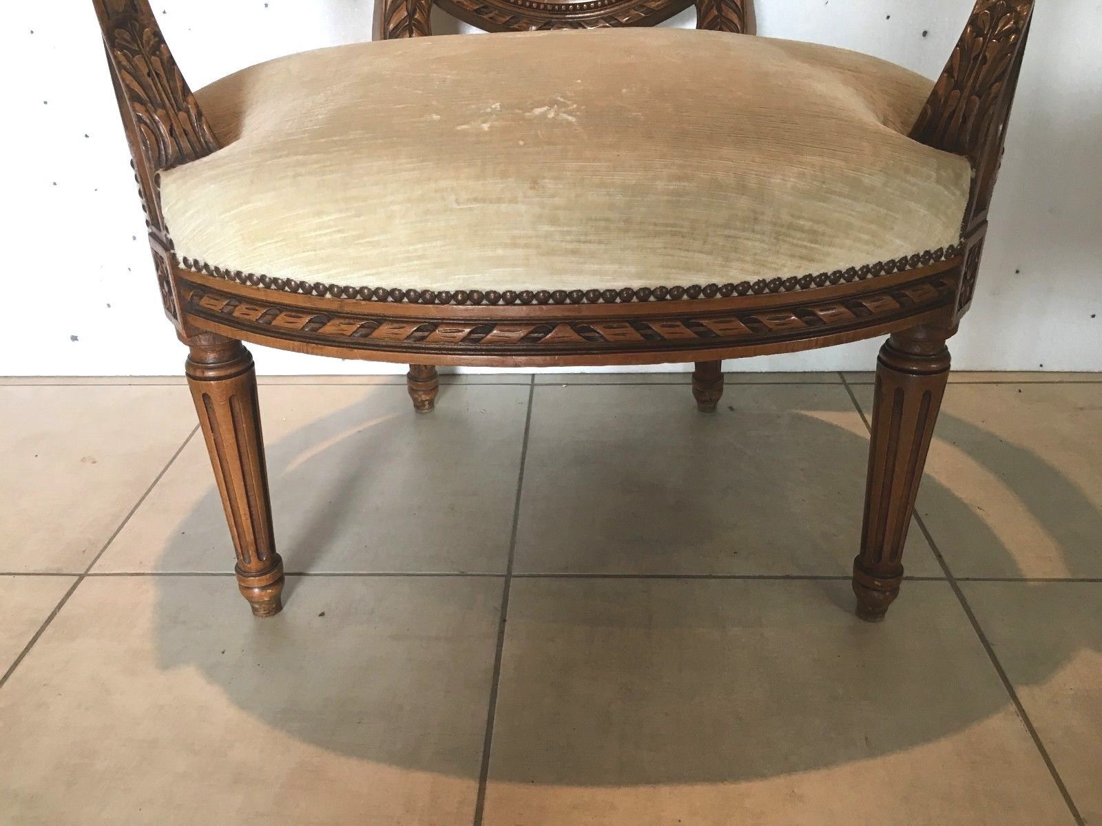 Fauteuil de style Louis XVI