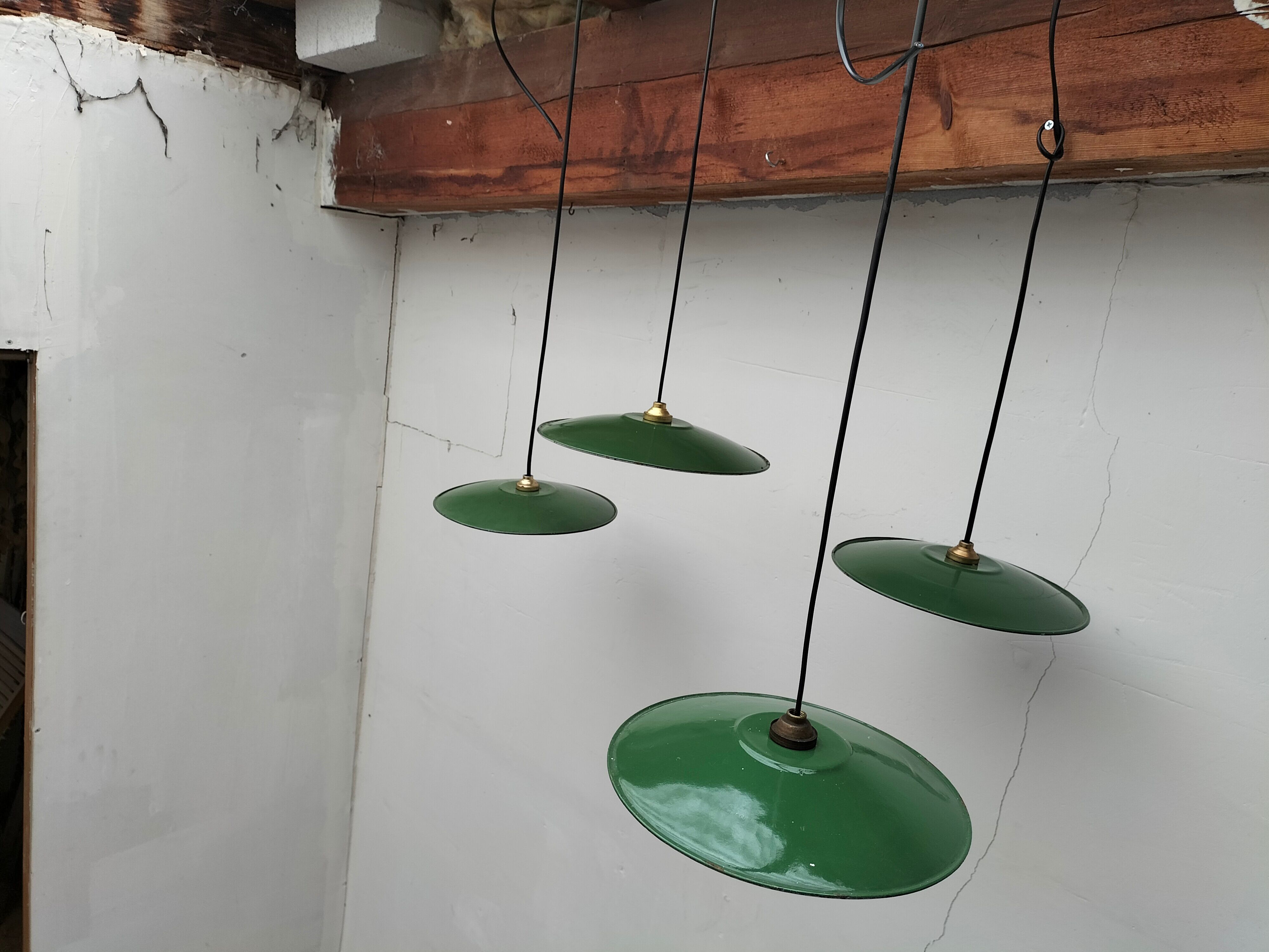 Lot de 4 lampes en tôle émaillée