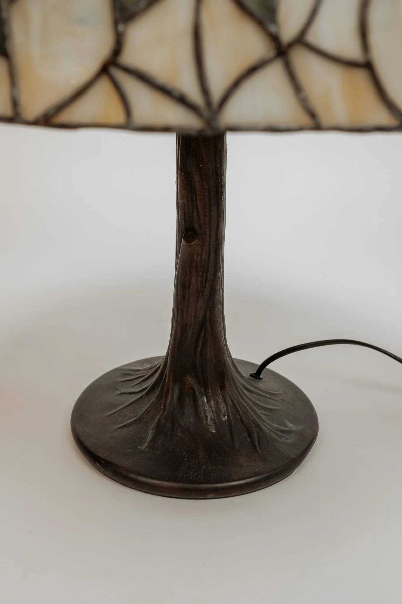 Tiffany-style table lamp with stained glass shade