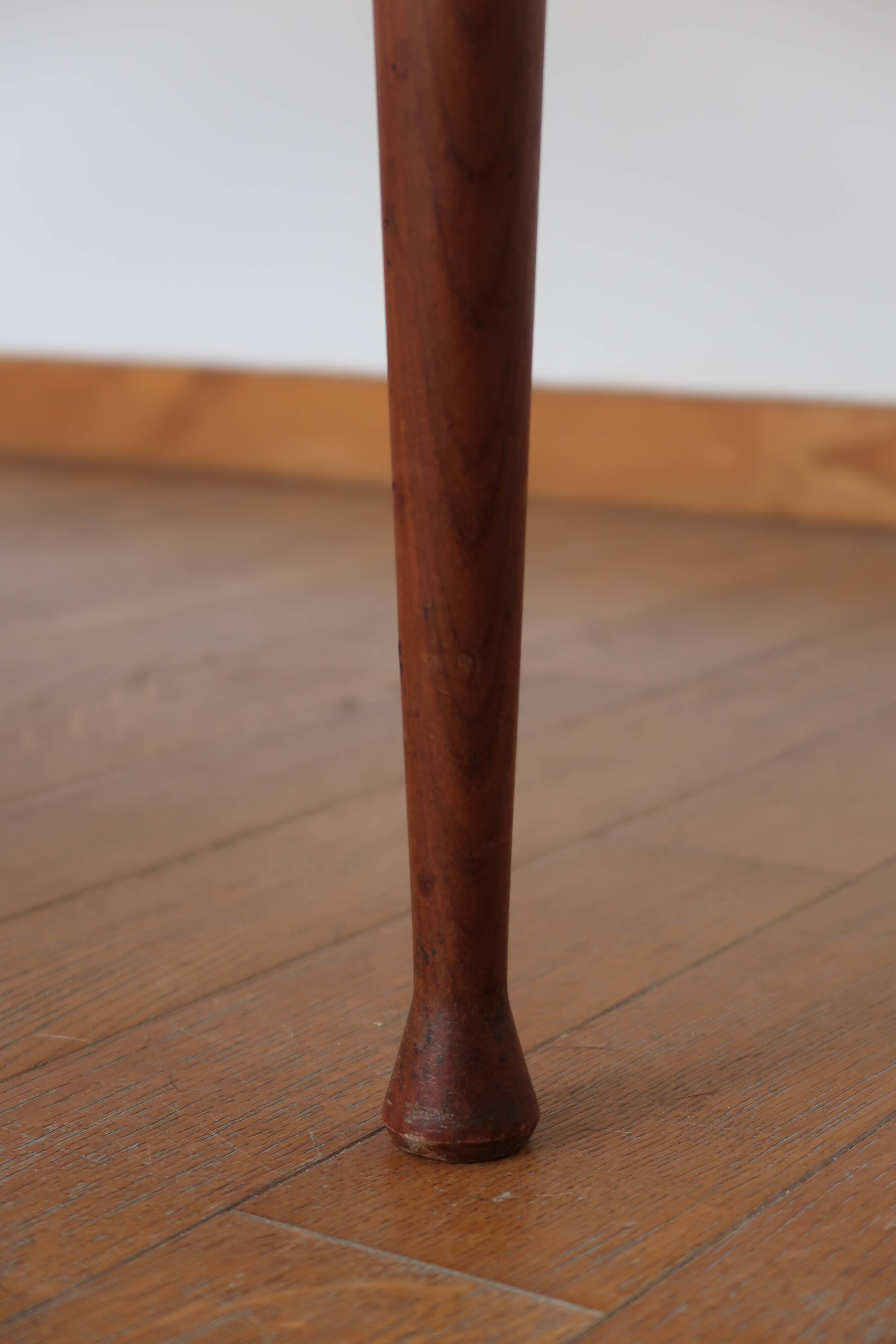 Scandinavian stretch teak table