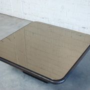 Table basse plateau miroir et cuir