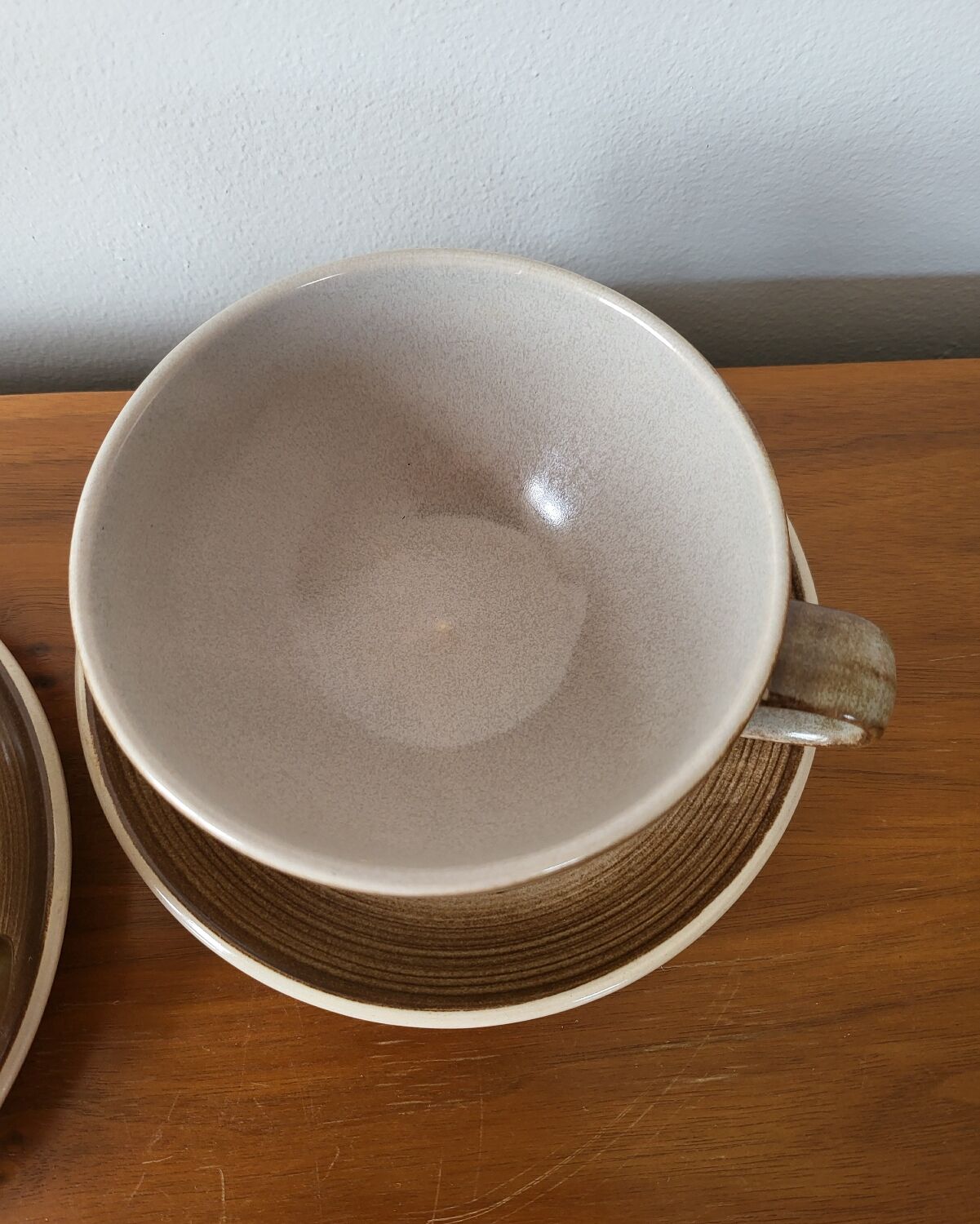 Ensemble de 2 grandes tasses et sous-tasse en grès Longchamp