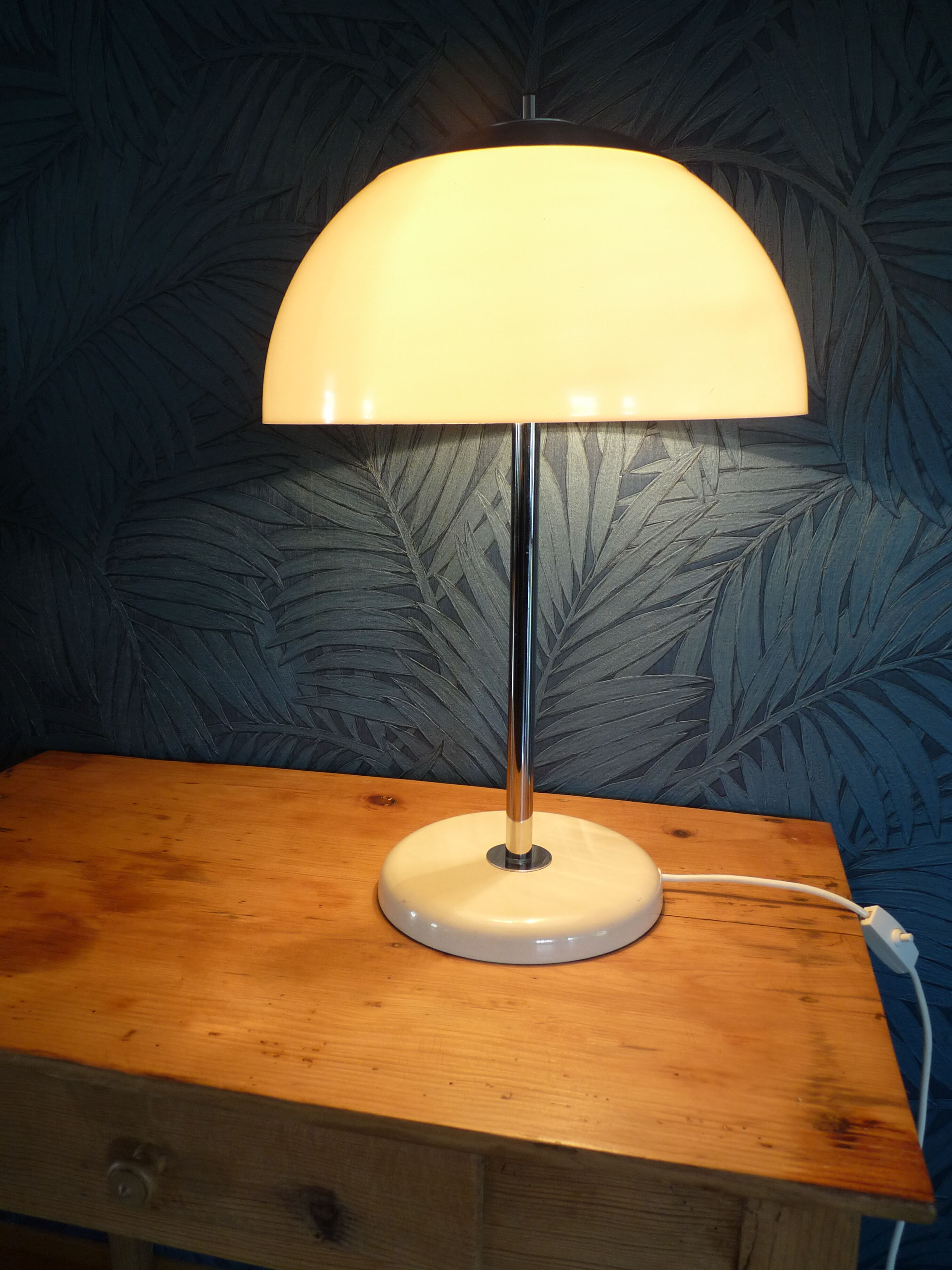 Unilux mushroom lamp