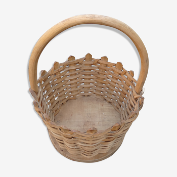 Round wicker basket