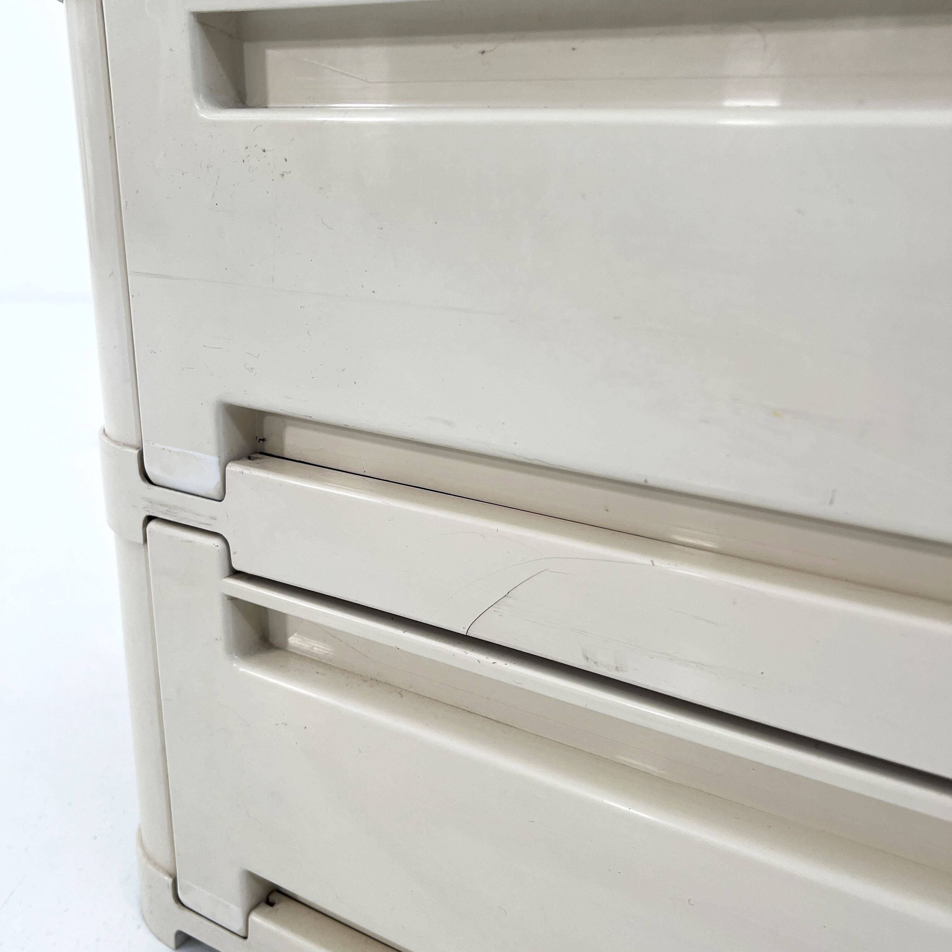 Cabinet blanc modèle “4964” par Olaf Von Bohr pour Kartell, 1970