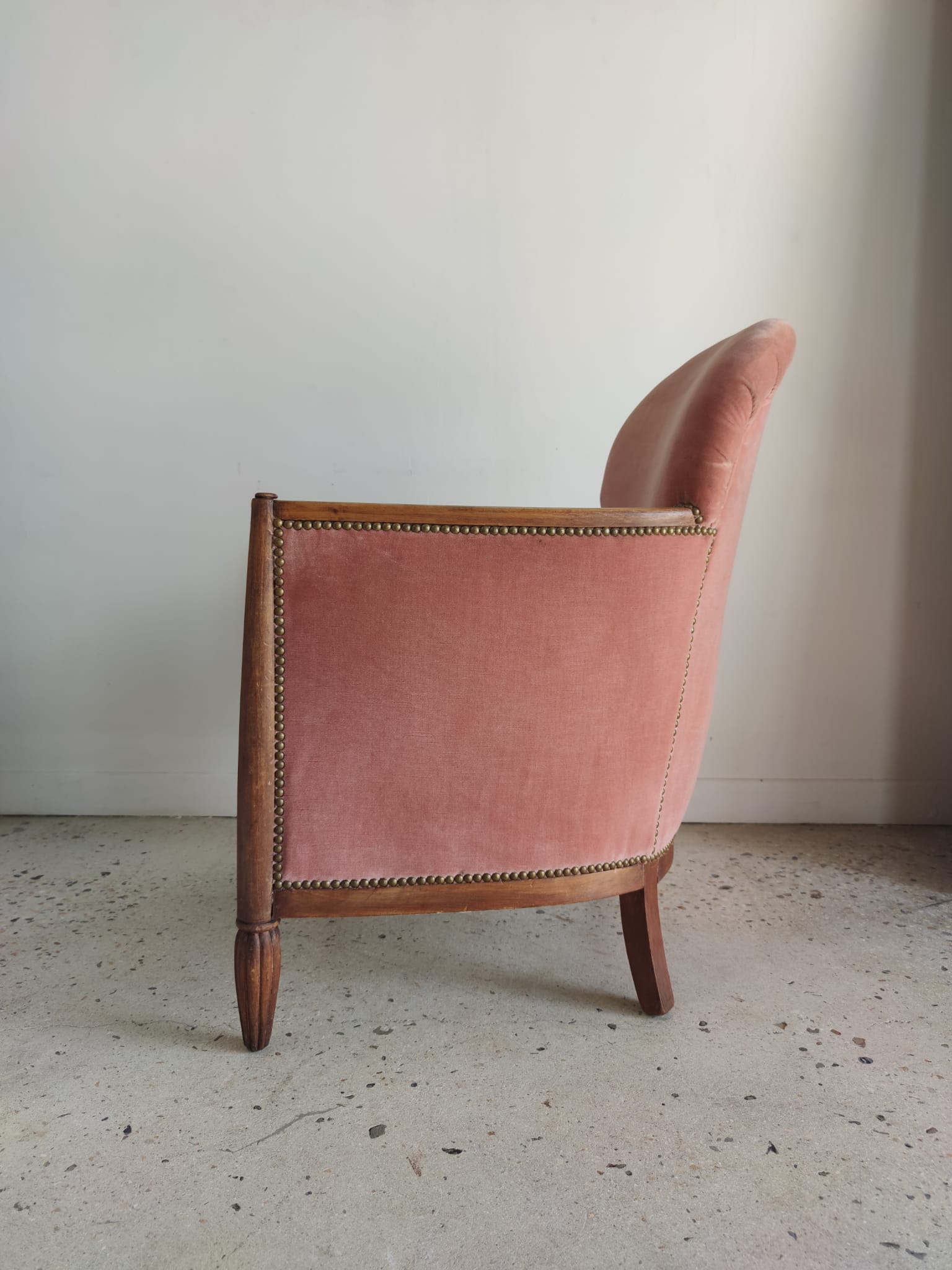 Armchair art deco pink velvet trim
