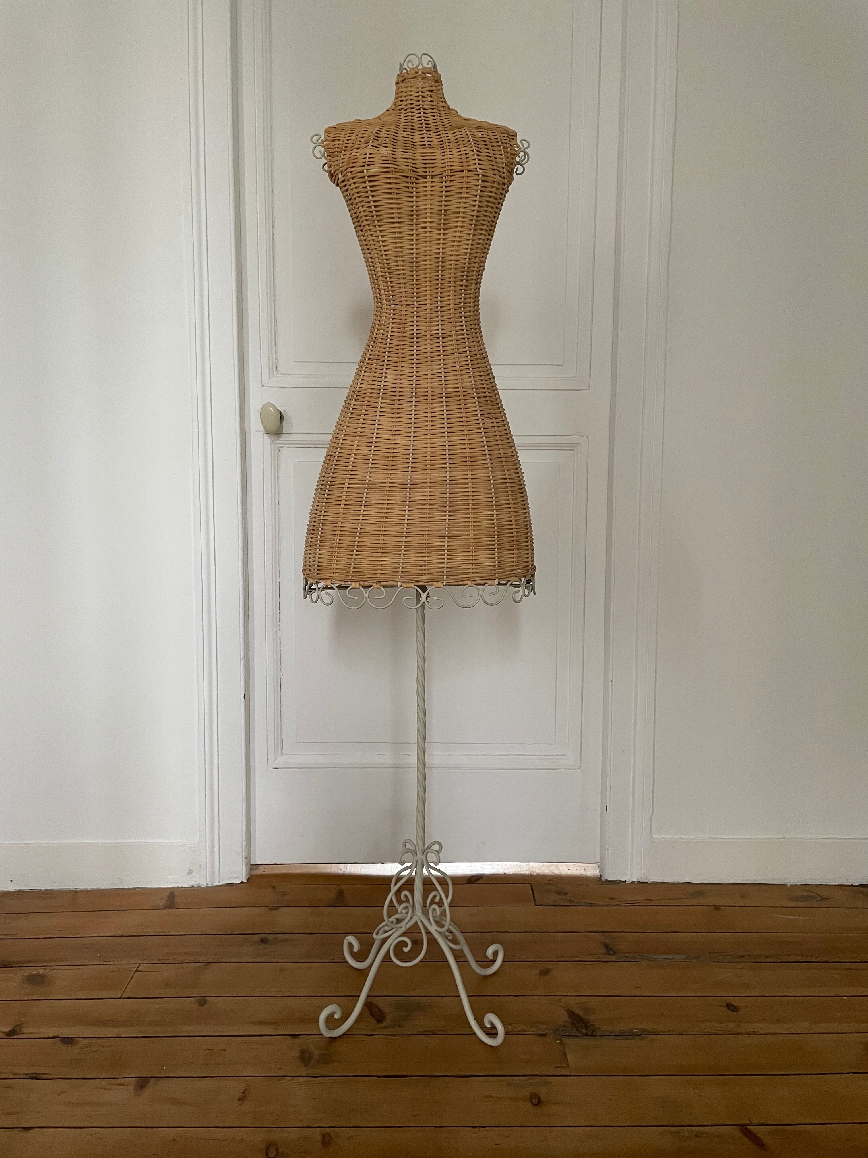 Mannequin portemanteau sur pied