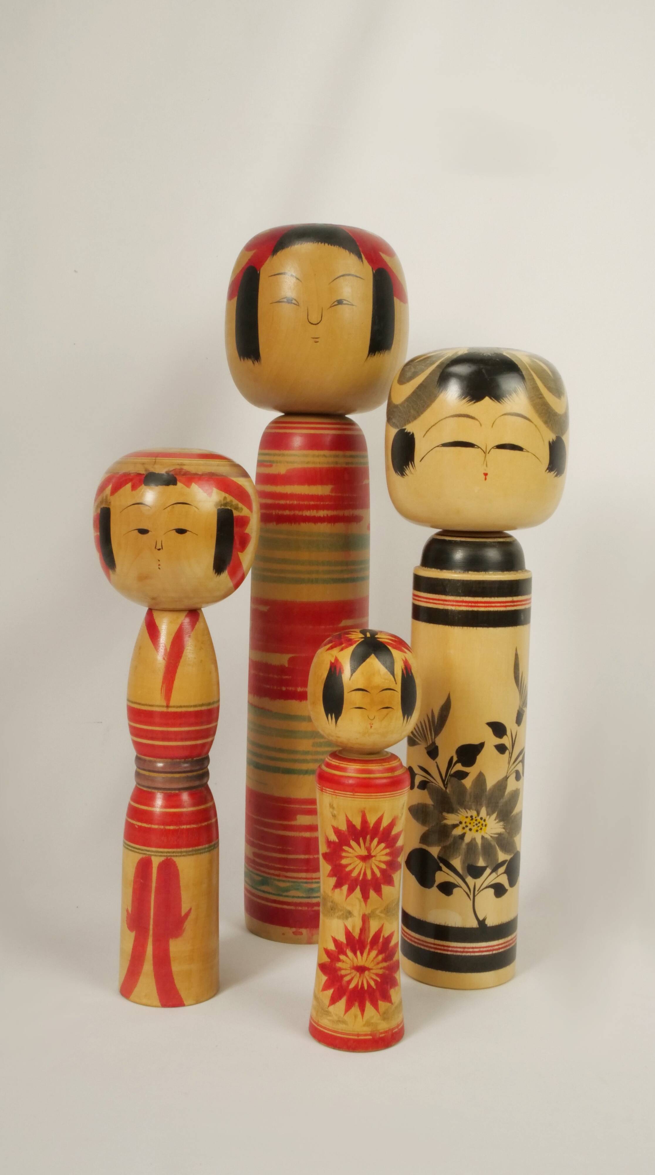 Lot of 4 Japanese KOKESHI dolls
