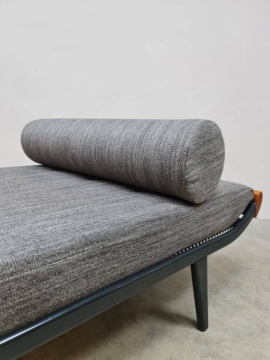 Vintage Dutch design Cleopatra daybed sofa A.R Cordemeijer Auping