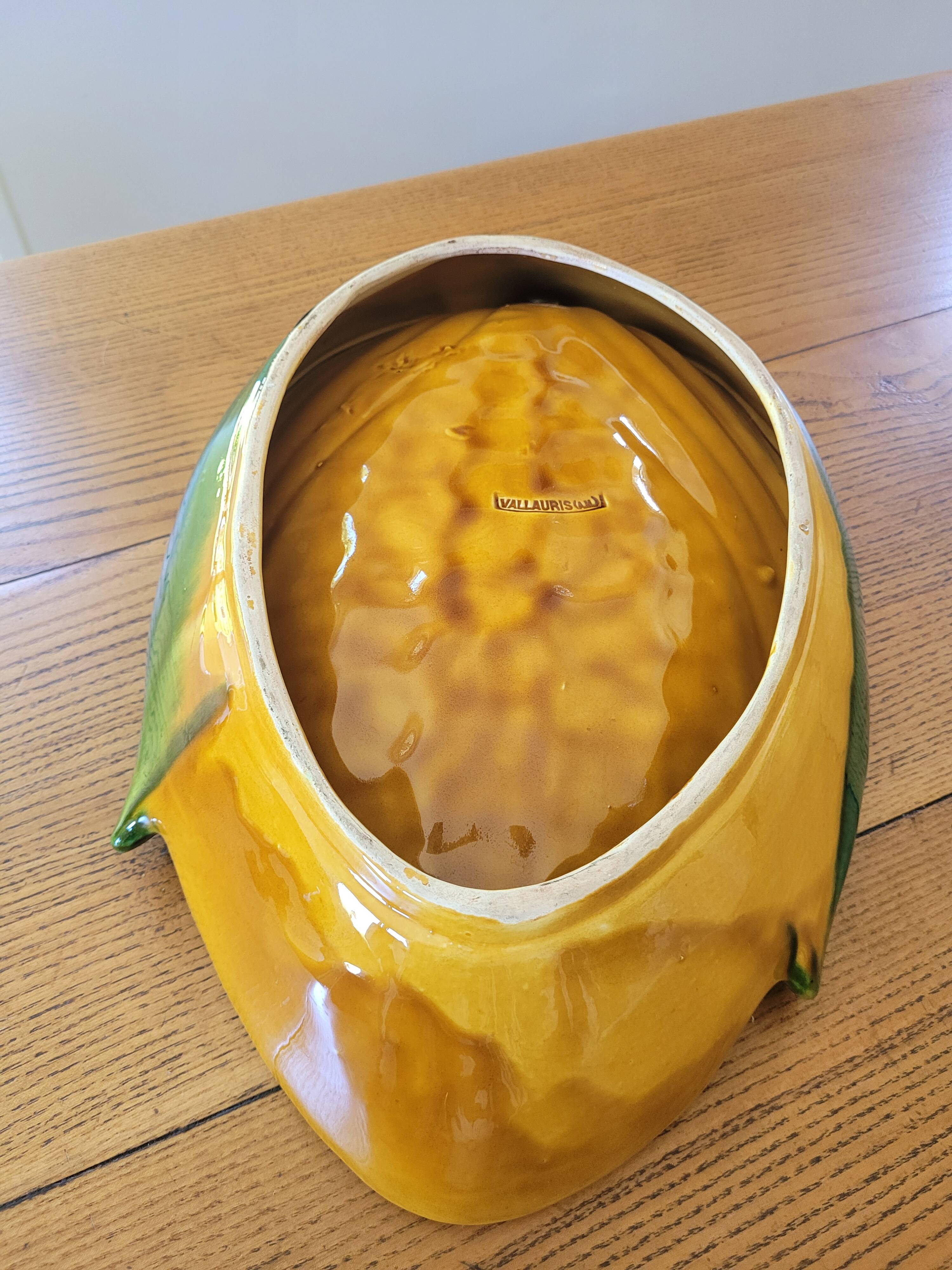 Large fruit dish/bowl in Vallauris slip