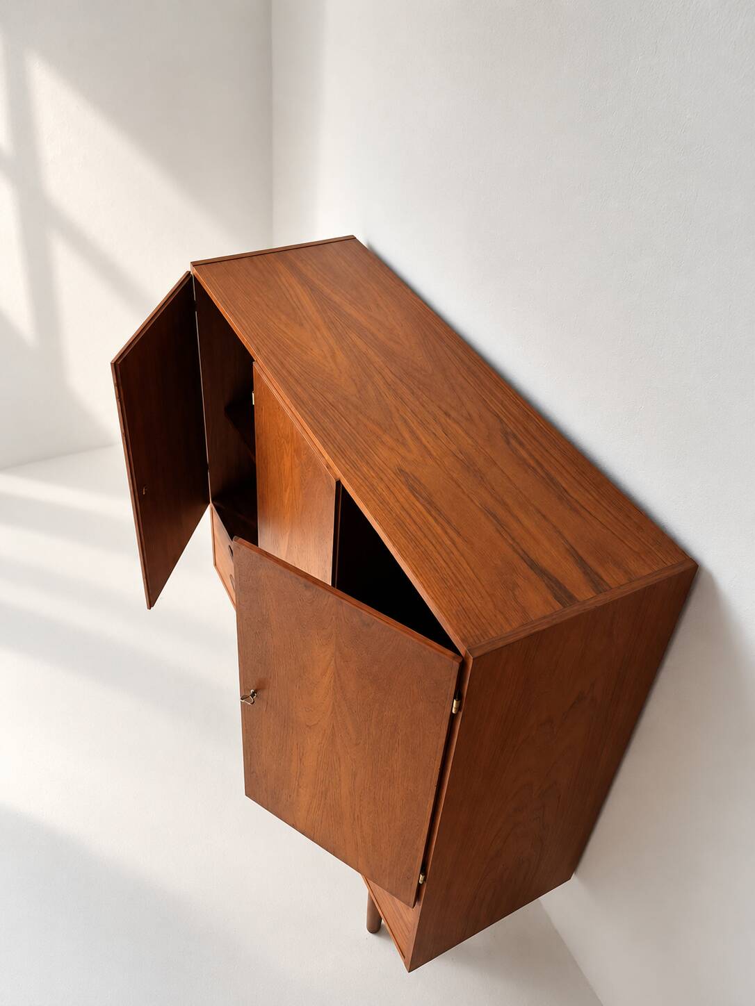 Cabinet en teck danois vintage