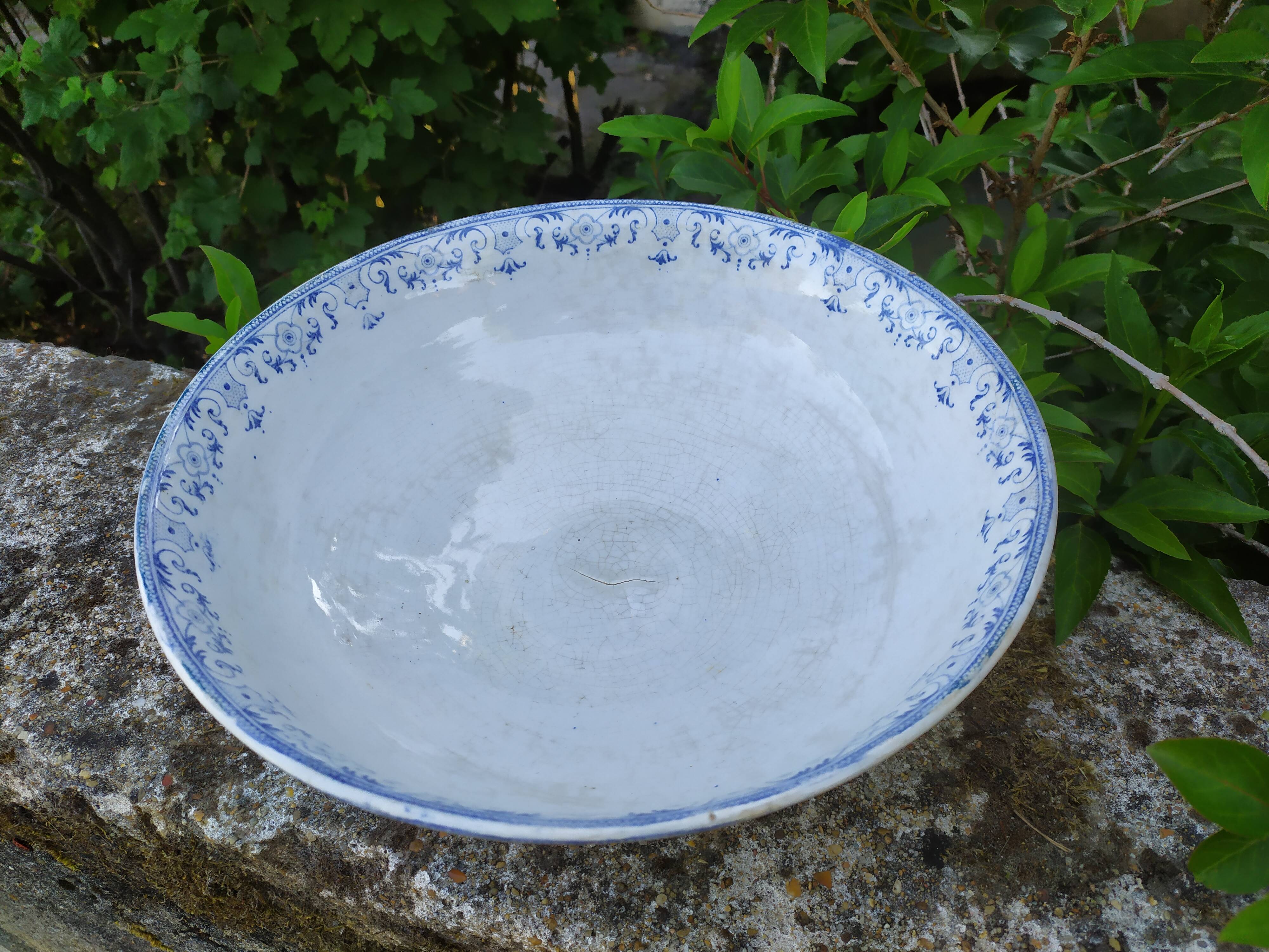 Iron earth salad bowl