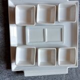 Tray with small raviers