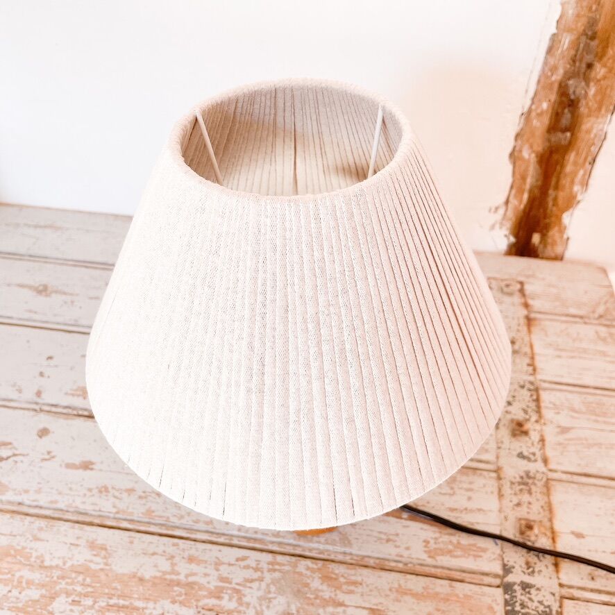 Lamp in wood and recycled cotton