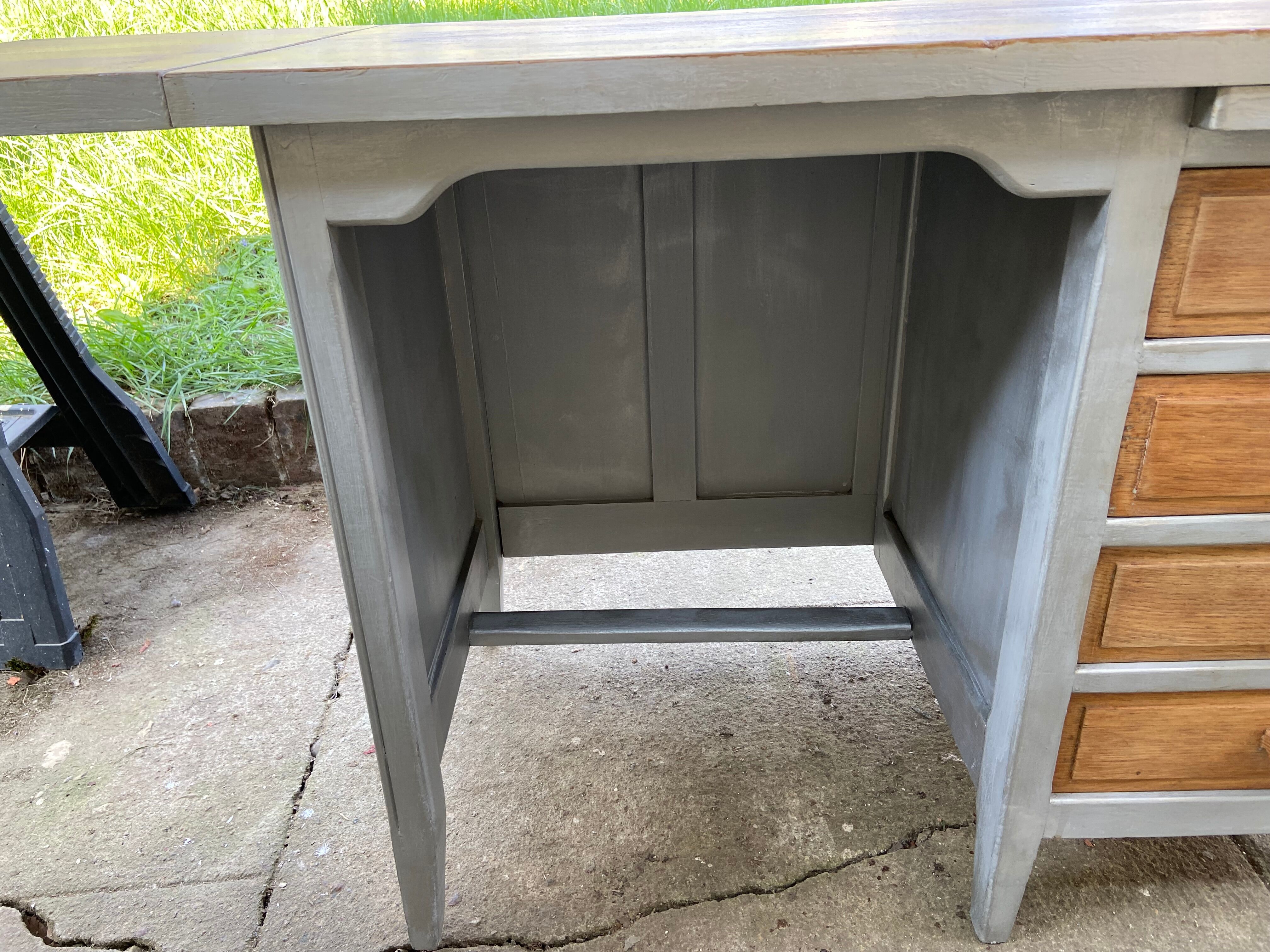 Children's desk in wood, patinated gray